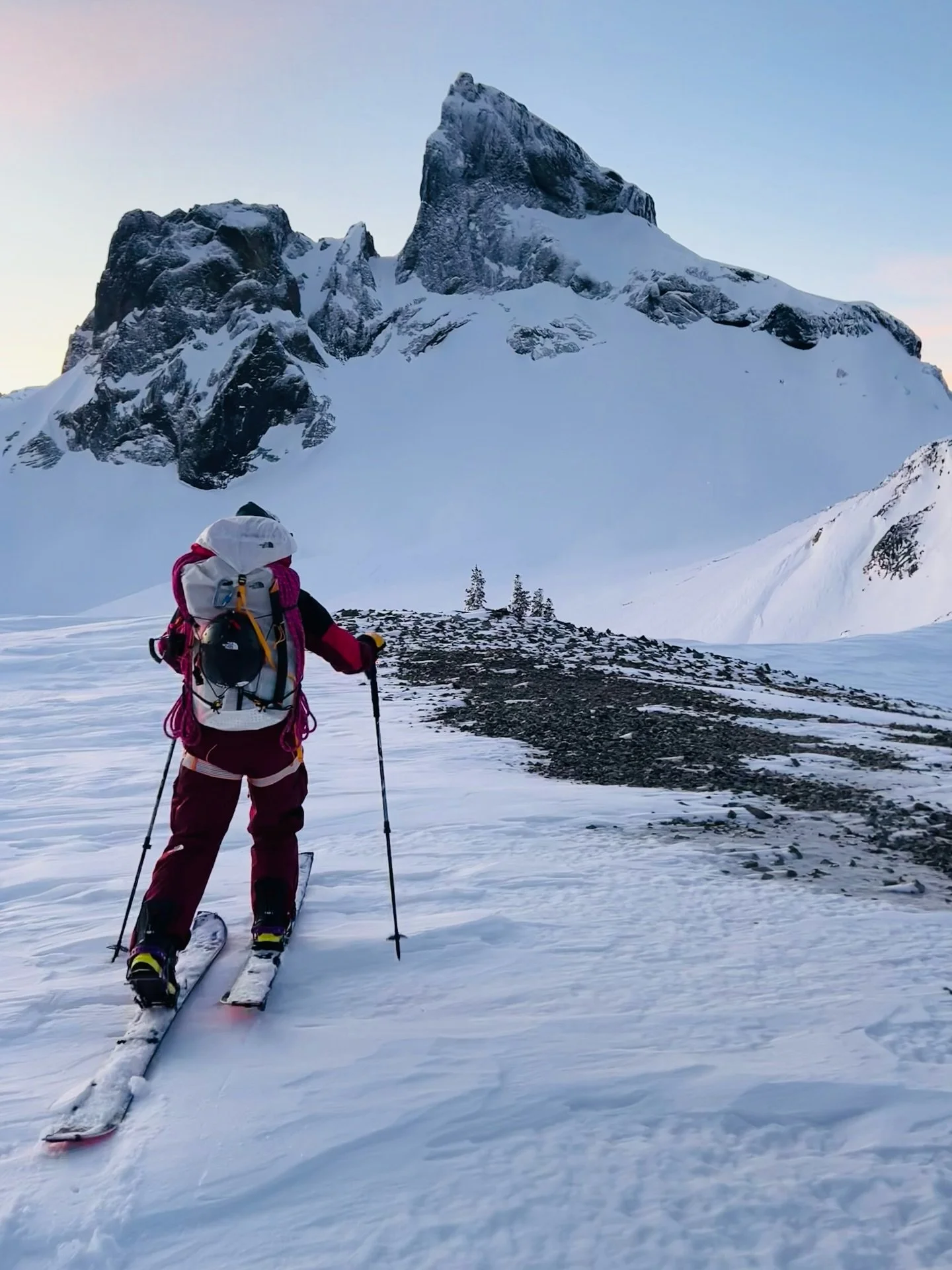 Black Tusk &bull; March 1st 🙌🏼 another beautiful weather kind of a mission! Prime skiing and climbing conditions! The main objective was to jump off, and in that sense the mission was not a success but we did get up and down without a scratch so ve