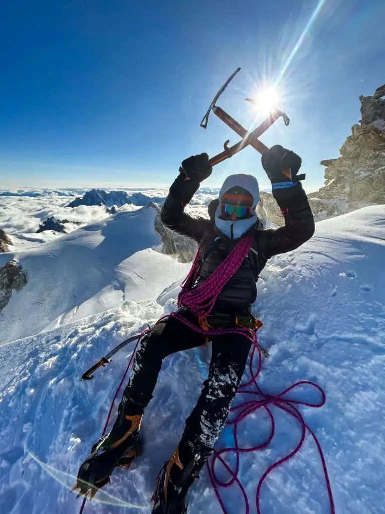 cosmiques-arete-and-mont-blanc-traverse-topo-alenka-mali-squamish-photographer-6-768x1024.webp