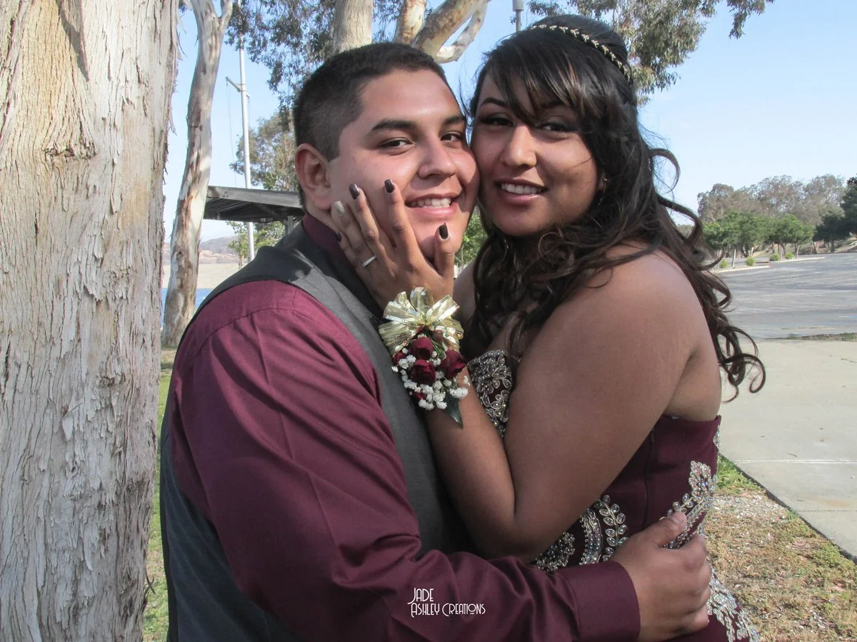 couple taking prom photos at castaic lake