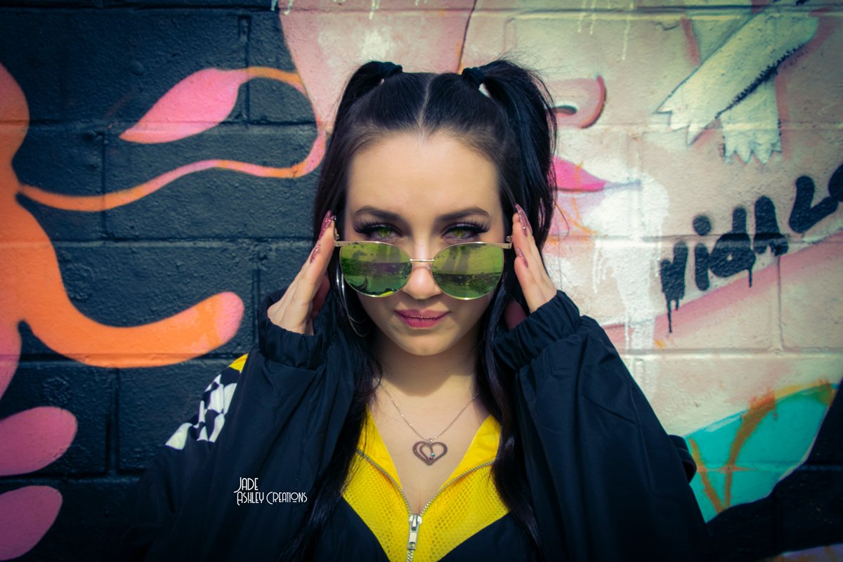 woman with sungalsses