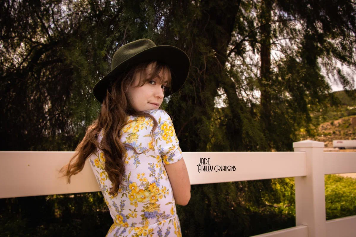 woman wearing spring hat