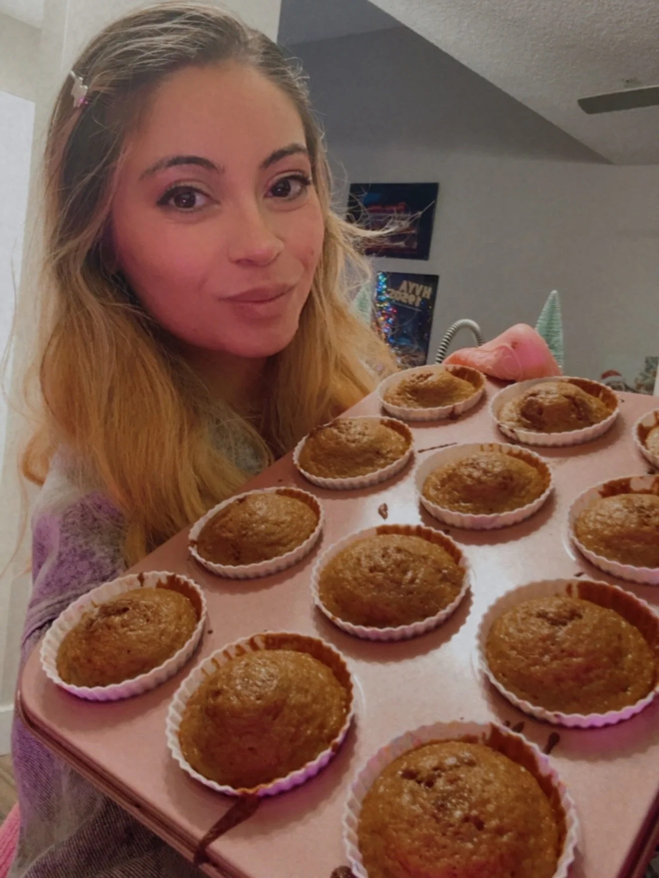 Baking in December 🎄🍞🍪👩&zwj;🍳
&bull;
Always adding to the list of things that I can do 🥲 but baking vs cooking is just so much different. With baking I can be creative and decorate as one with my background would 😉
I love it. It&rsquo;s therap