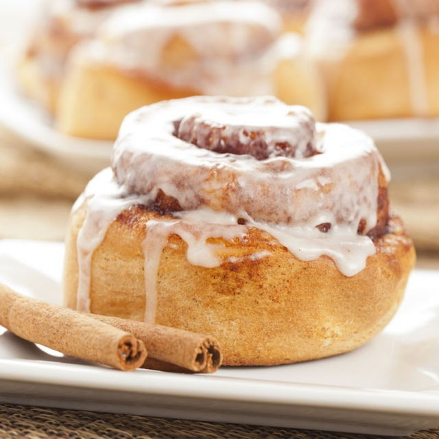 cinnamon bun 2 oz candle