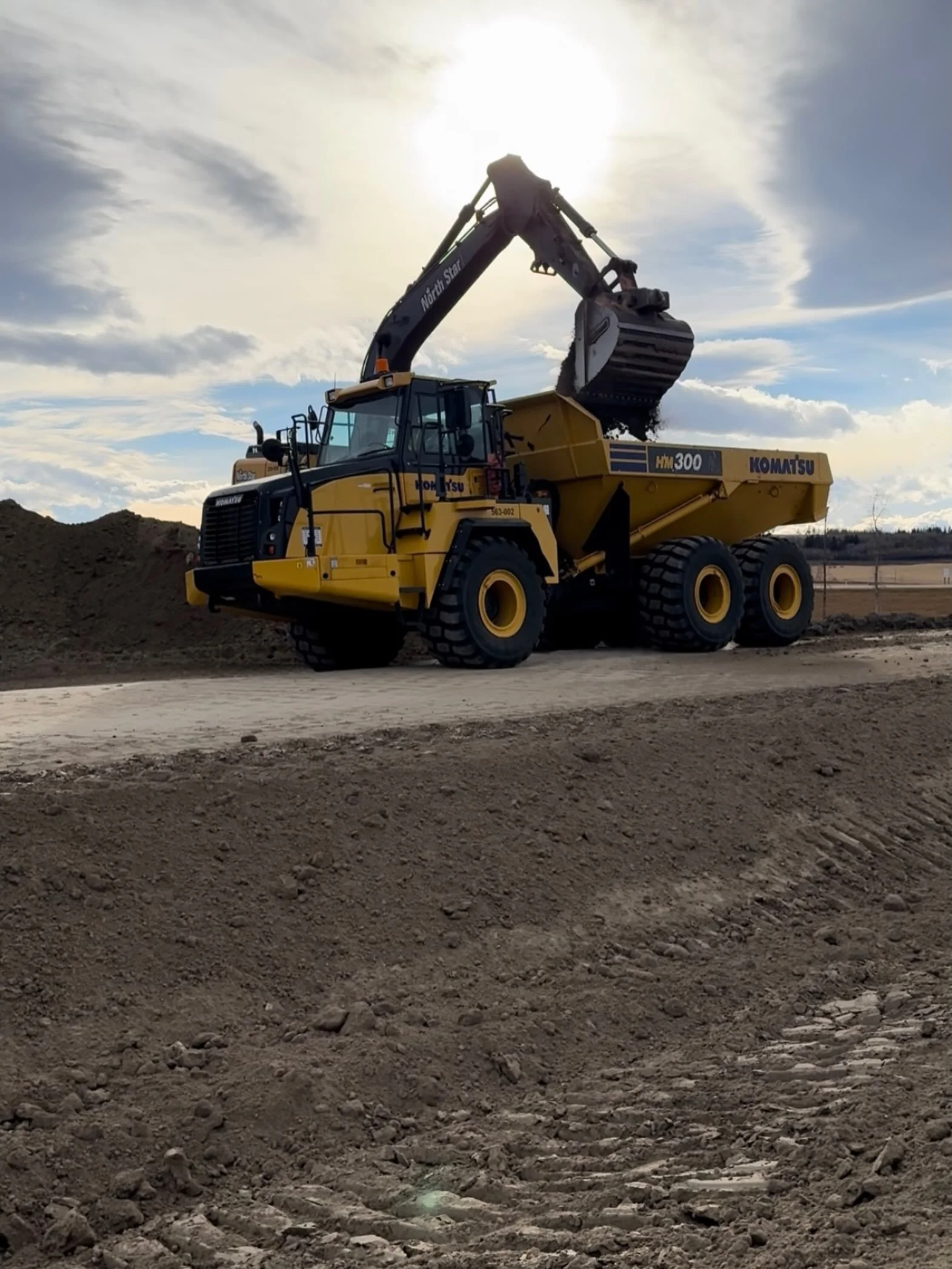 Moving dirt, hbu ? #viral #trending #construction #constructionlife #yyc