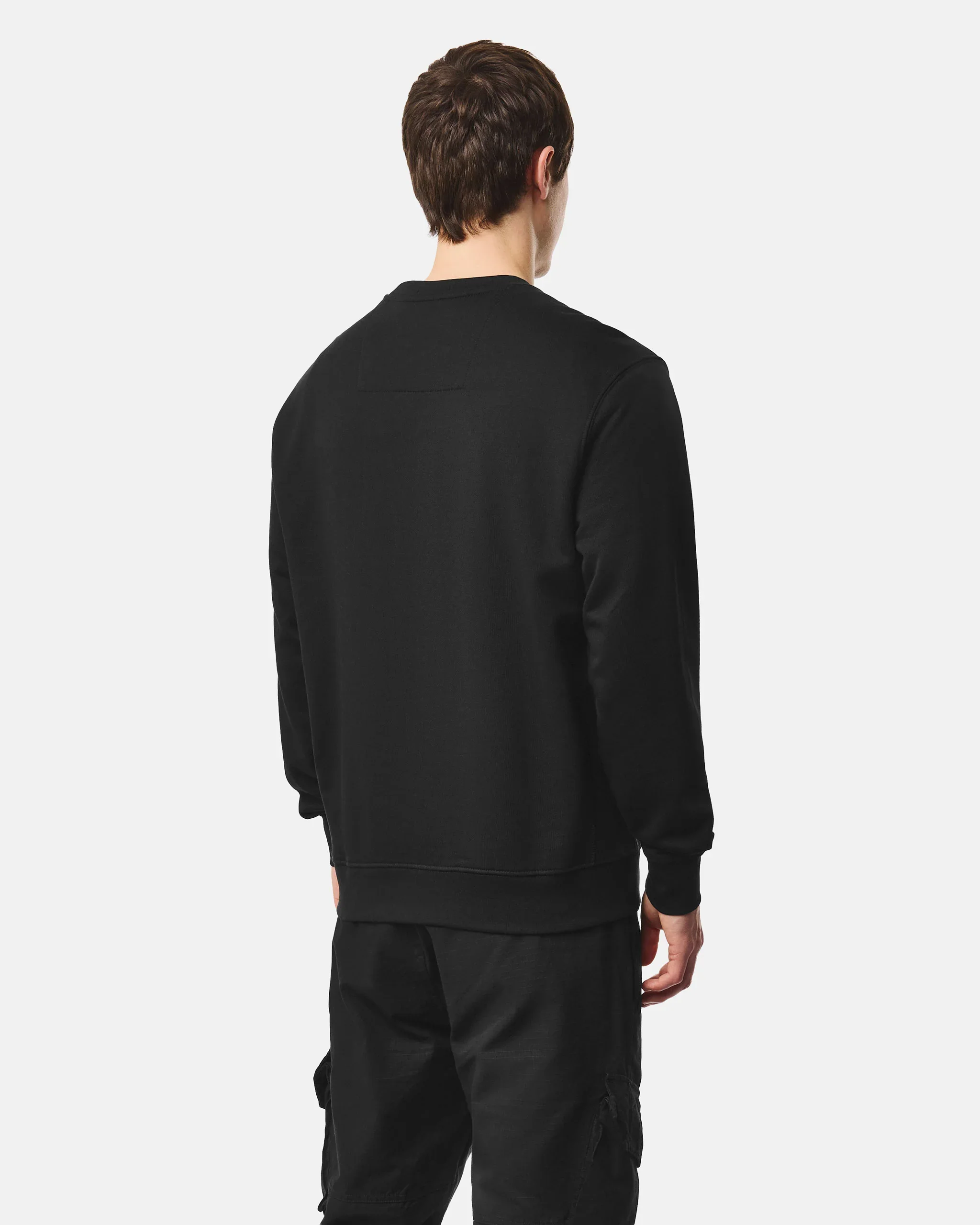 SW3B18_THUNDER_BLACK_MODELBACK.jpg.webp