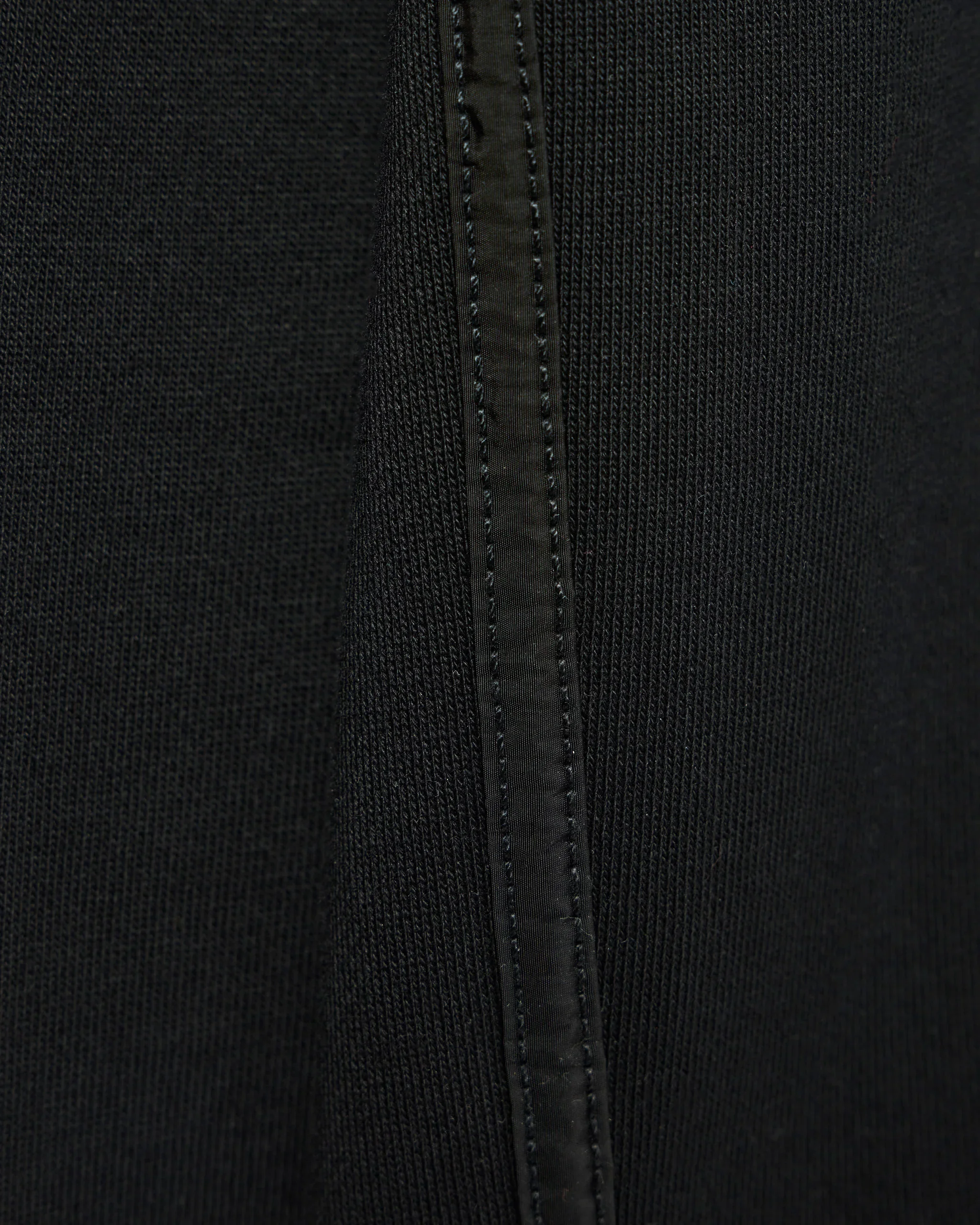 SW3B18_THUNDER_BLACK_PRODUCTDETAILB.jpg.webp