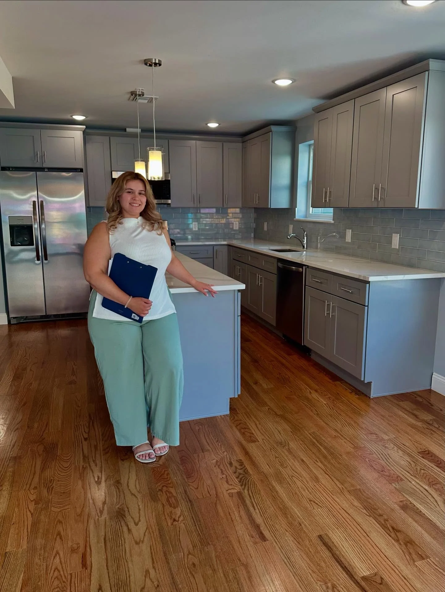 Hi, I&rsquo;m Vanessa, owner of NetHomes and your go-to interior designer! 🏡✨ 
We specialize in high-quality cabinets, beautiful imported tiles from Europe, Harwood engineered and vinyl flooring, and anything else you would look for in your next hom