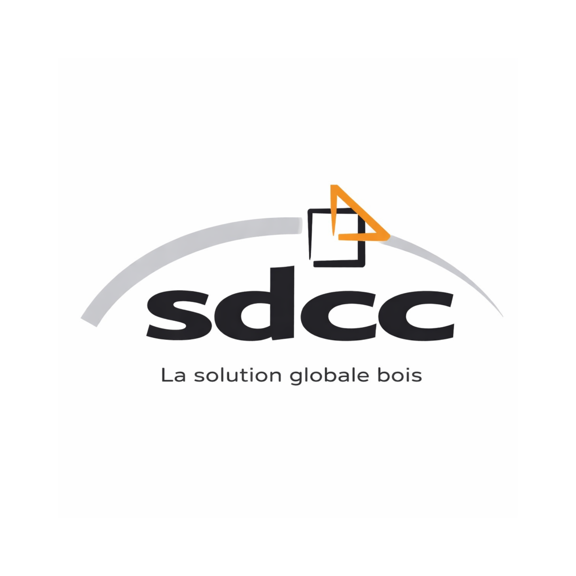 Logo de SDCC avec une arc de cercle, un carré et un triangle orange au-dessus du texte, et la phrase en français "La solution globale bois".