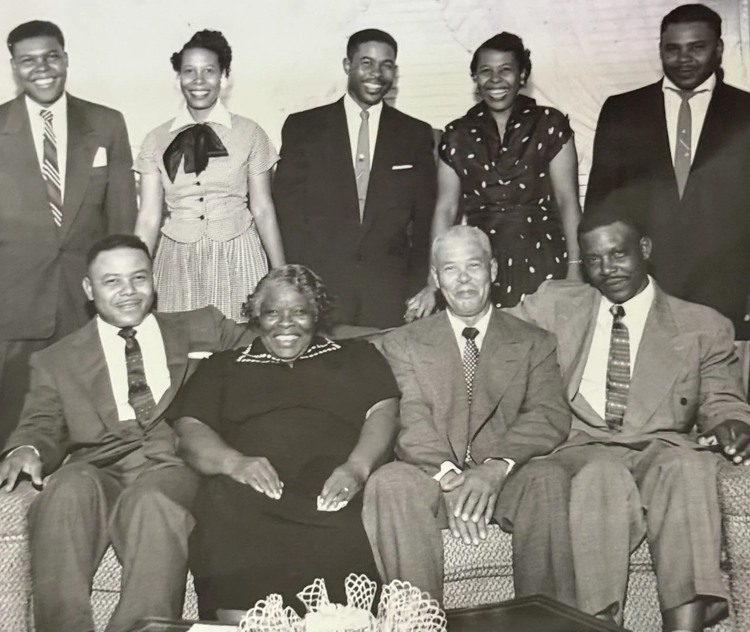 Early & Lula Grady Family.
Listed from Left to Right.
Top Row: Mathis (Buddy), Early Mae (Dollie), Howard, Lula Mae, Raymond.
Bottom Row: B.D., Lula, Early, R.A.