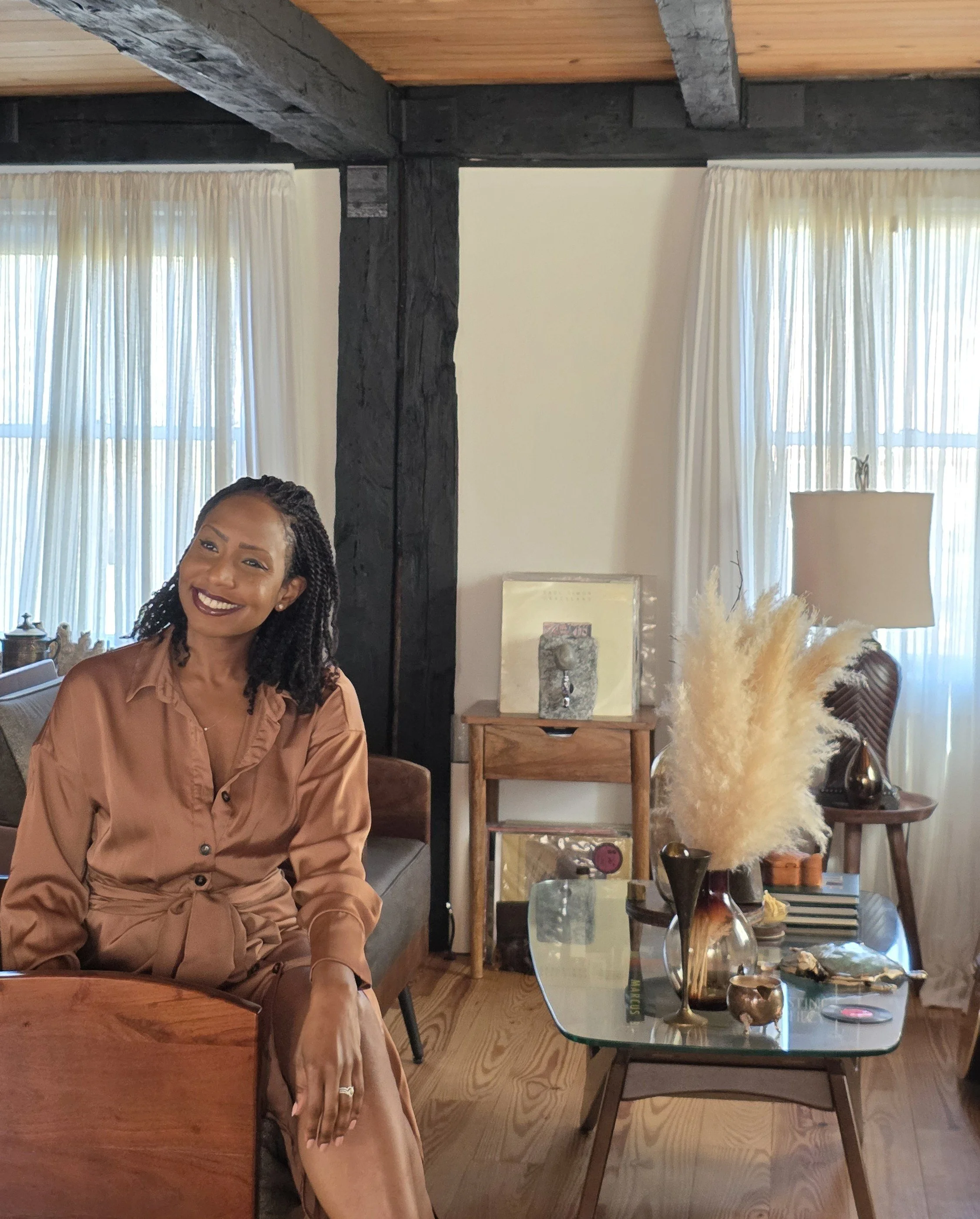 organized living room home organization South Coast Massachusetts organized closet professional home organizer Massachusetts home organization service South Coast Massachusetts decluttered kitchen pantry professional organizer