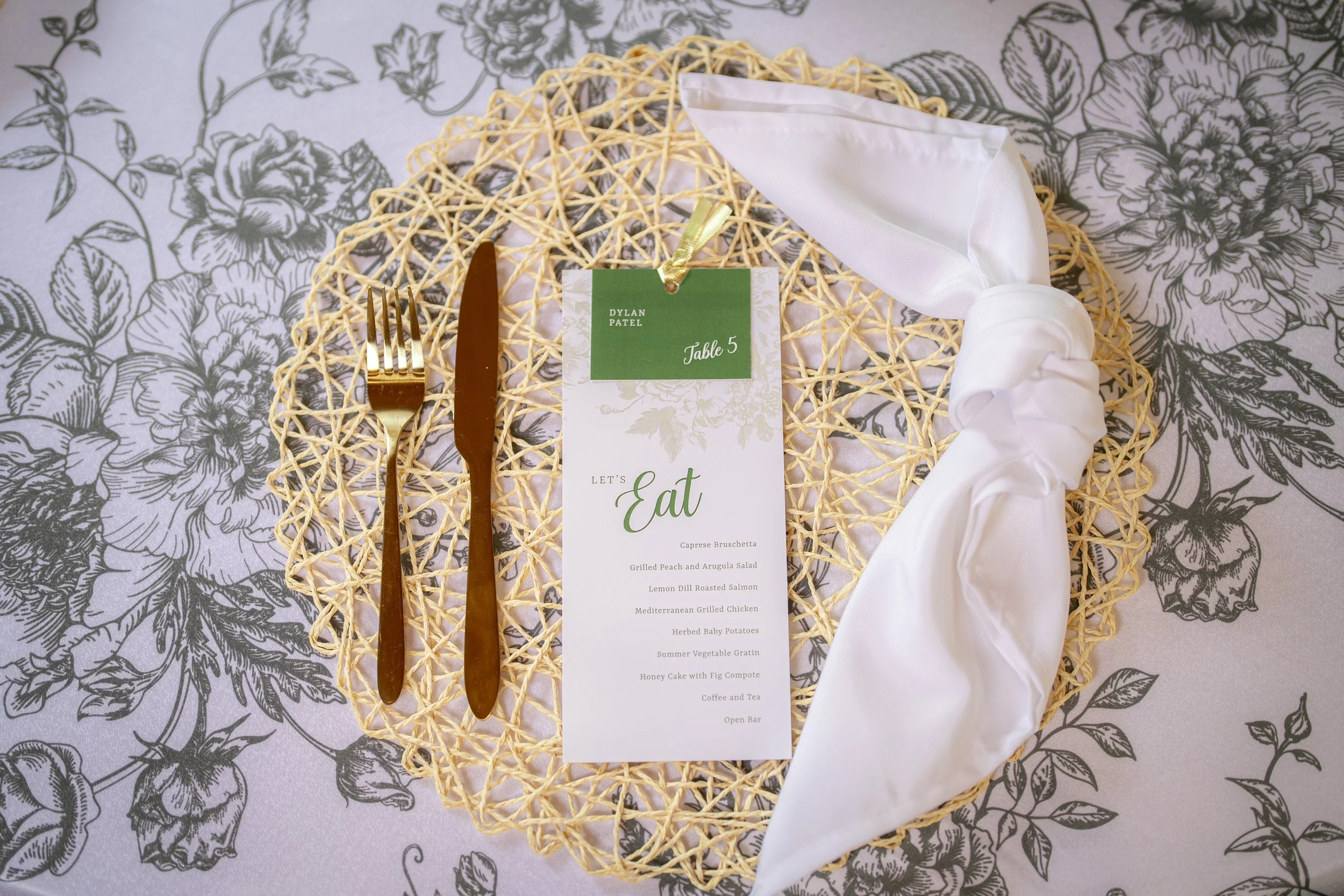 table setting details at st. louis micro wedding venue