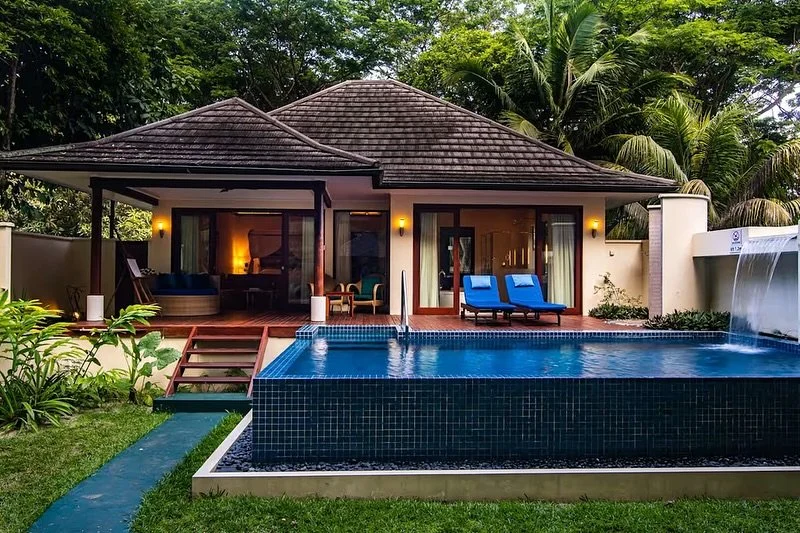 Design that draws you in &mdash; detail by detail, line by line.

This resort retreat merges architectural precision with natural beauty &mdash; from the water flowing seamlessly into the pool, to the bold forms that frame the view.

Hilton Seychelle