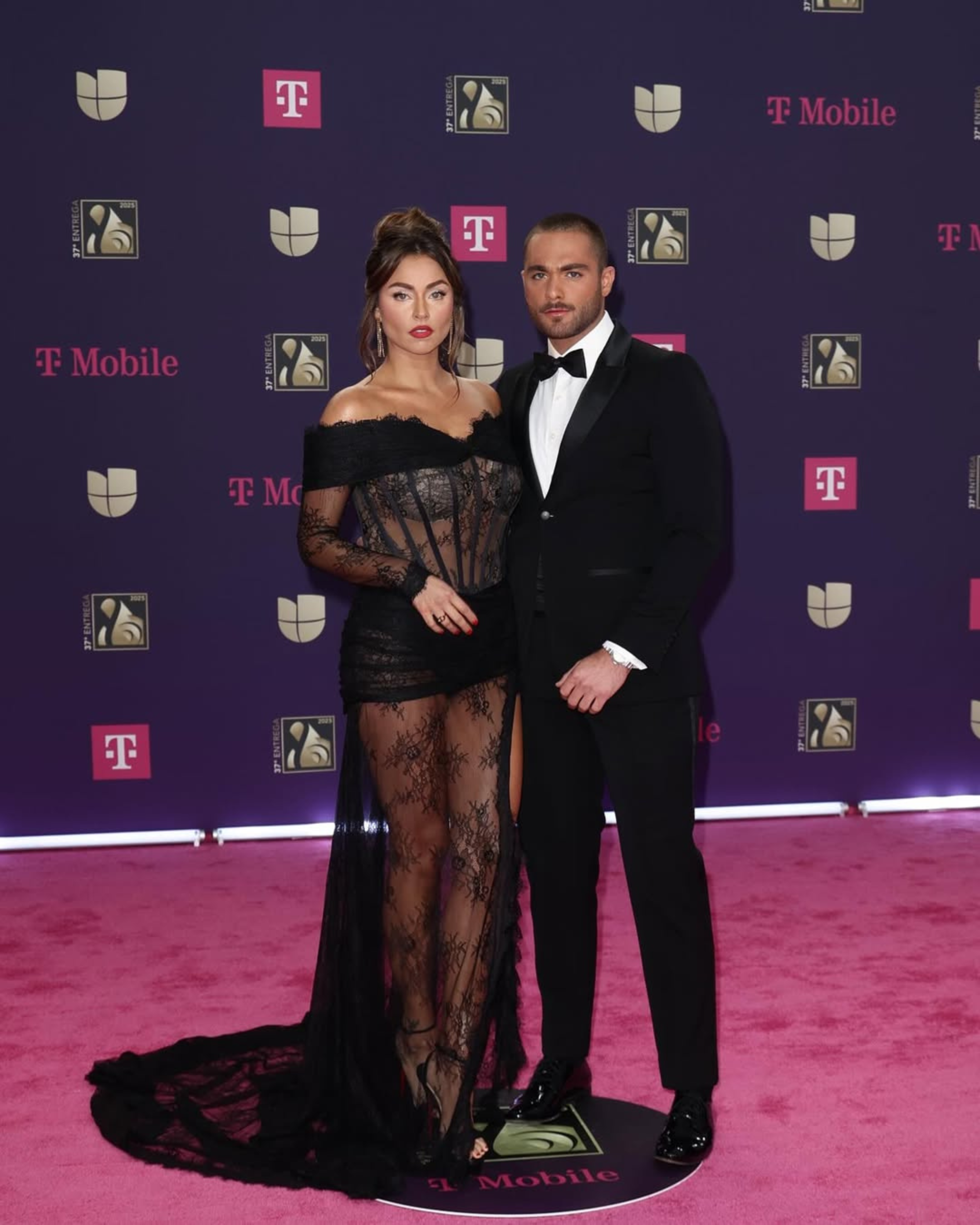 Claudia Martin y Carlos Said en Premios Lo Nuestro 2025
