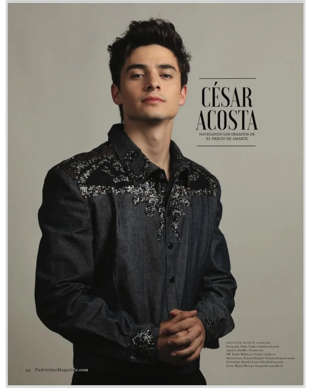 Cesar Acosta en un total look Miguel Hernan