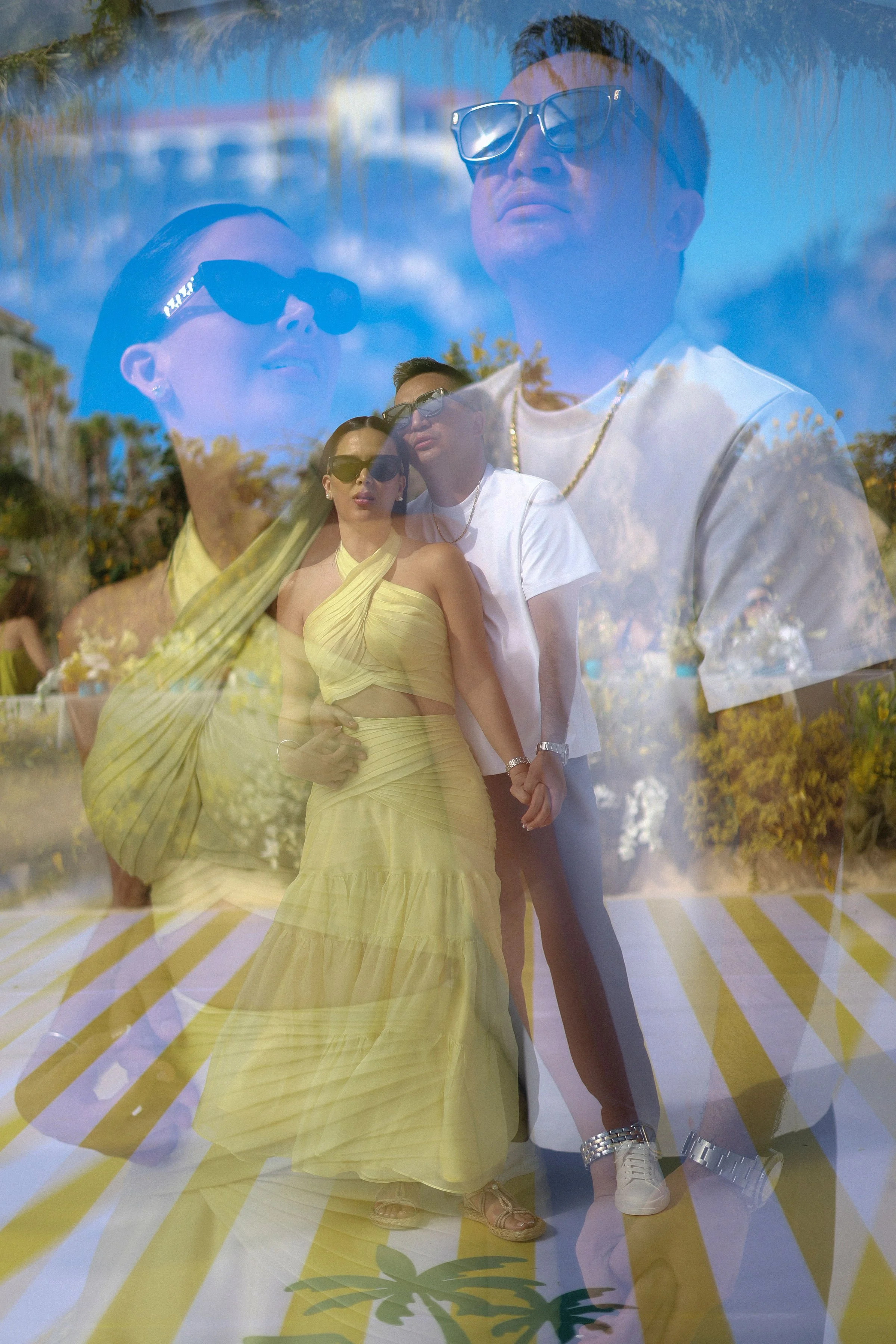 Josi Cuen y su esposa Sofia con diseños por Miguel Hernan para el día de su boda