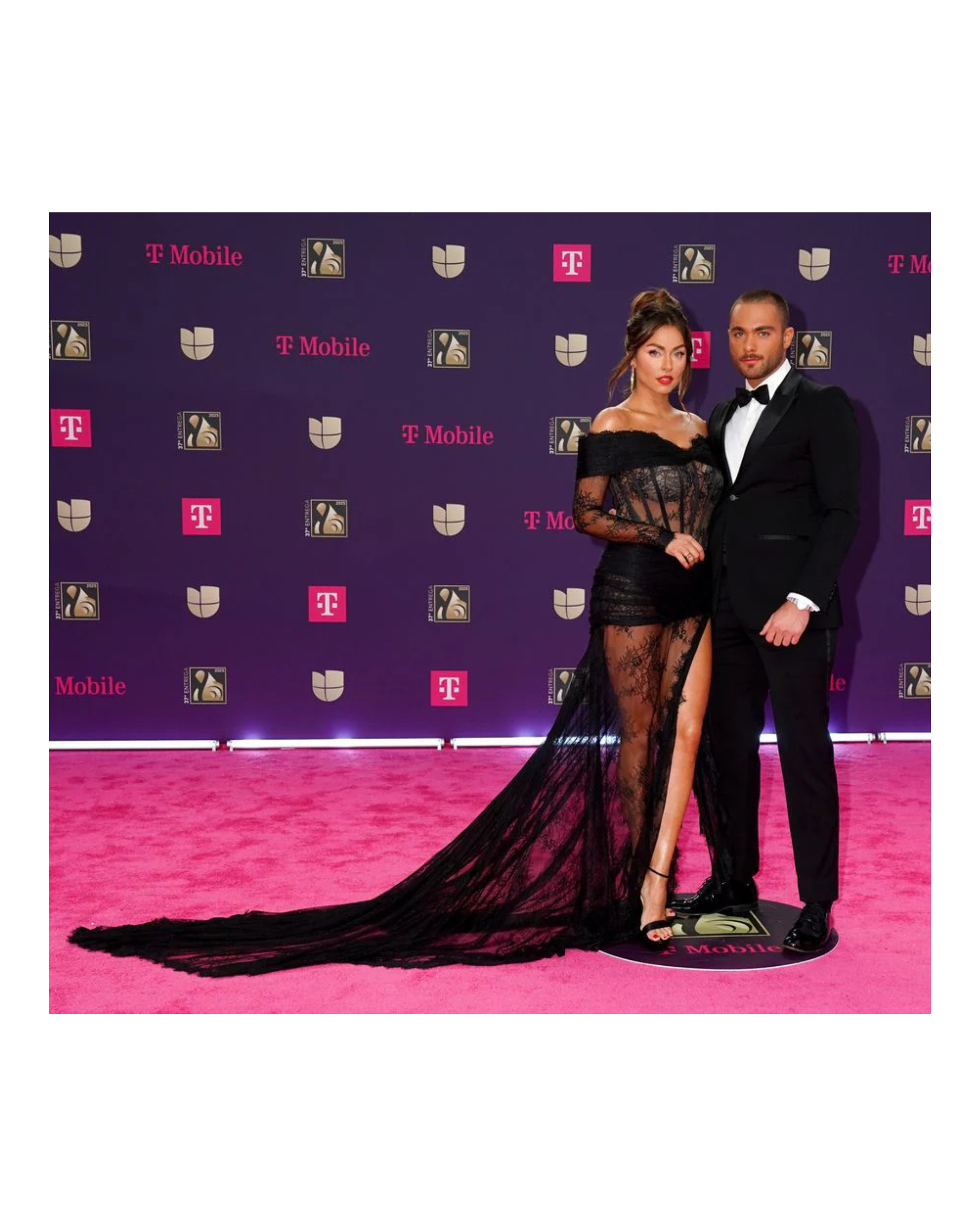 Claudia Martin y Carlos Said en Premios Lo Nuestro 2025