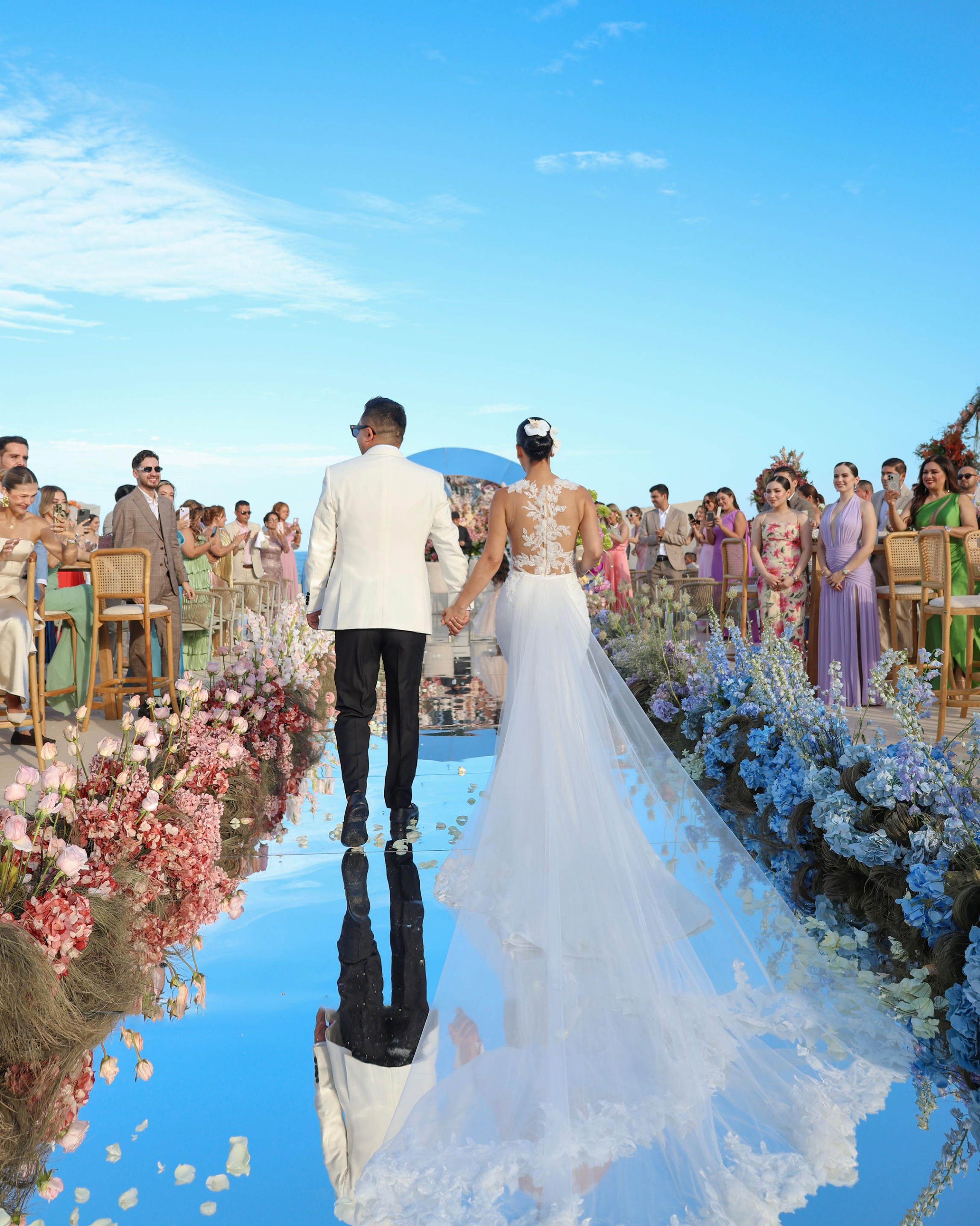 Josi Cuen con un traje sastre por Miguel Hernan para el día de su boda