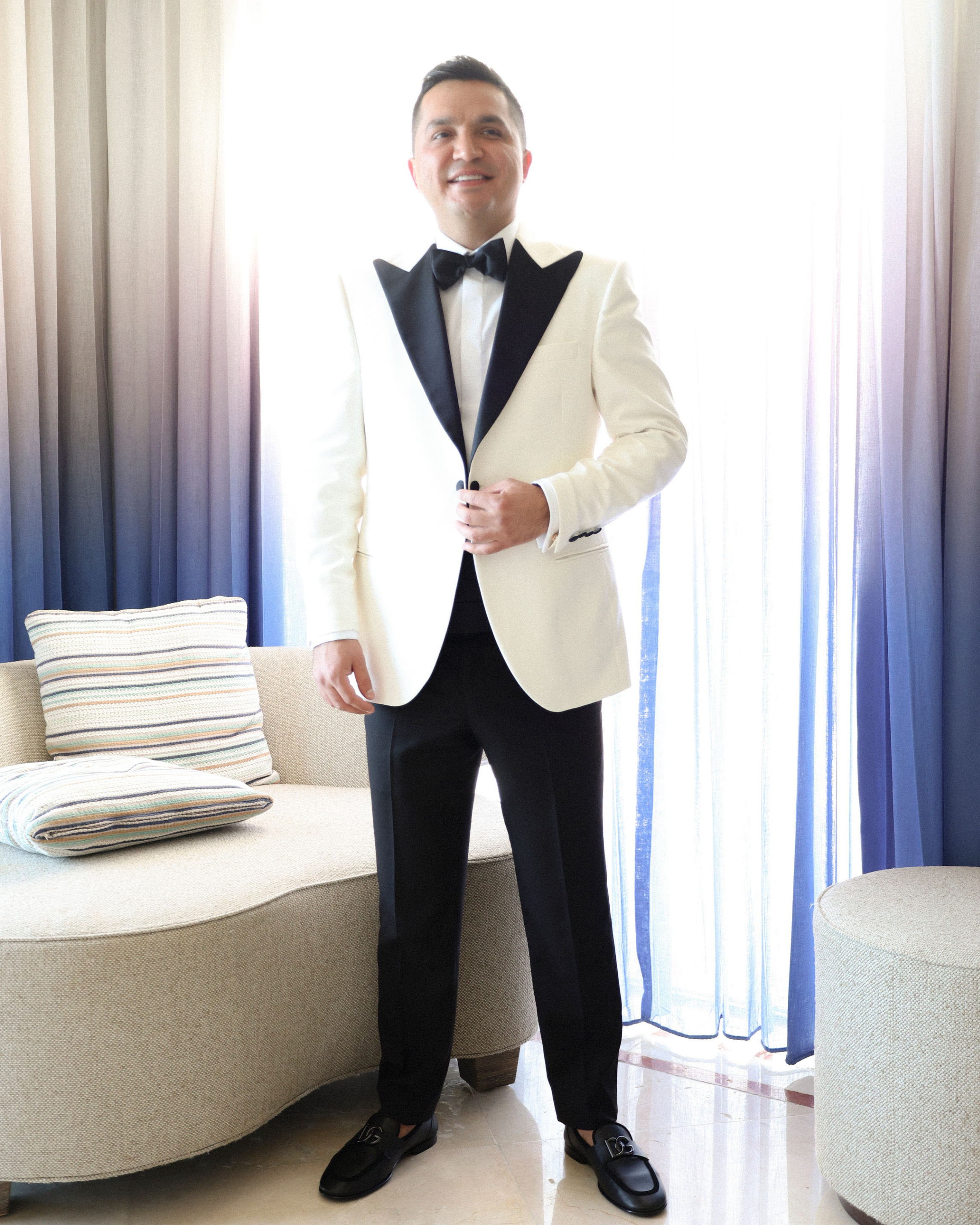 Josi Cuen con un traje sastre por Miguel Hernan para el día de su boda