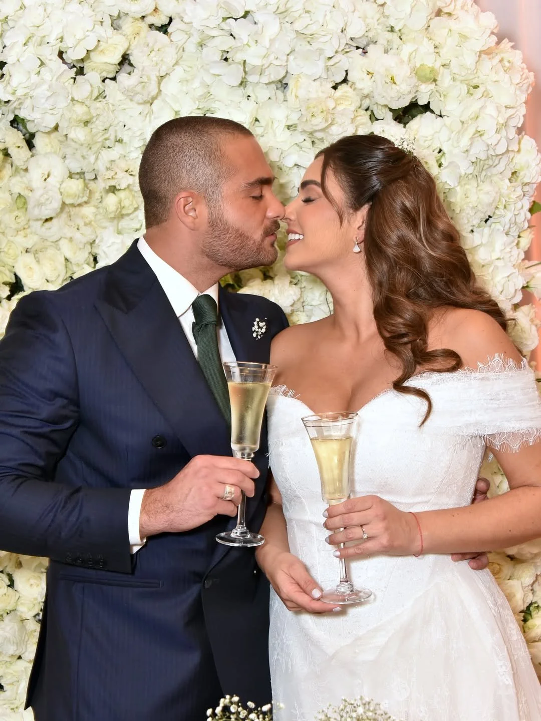 Claudia Martin y Carlos Said en su boda civil por la revista Caras
