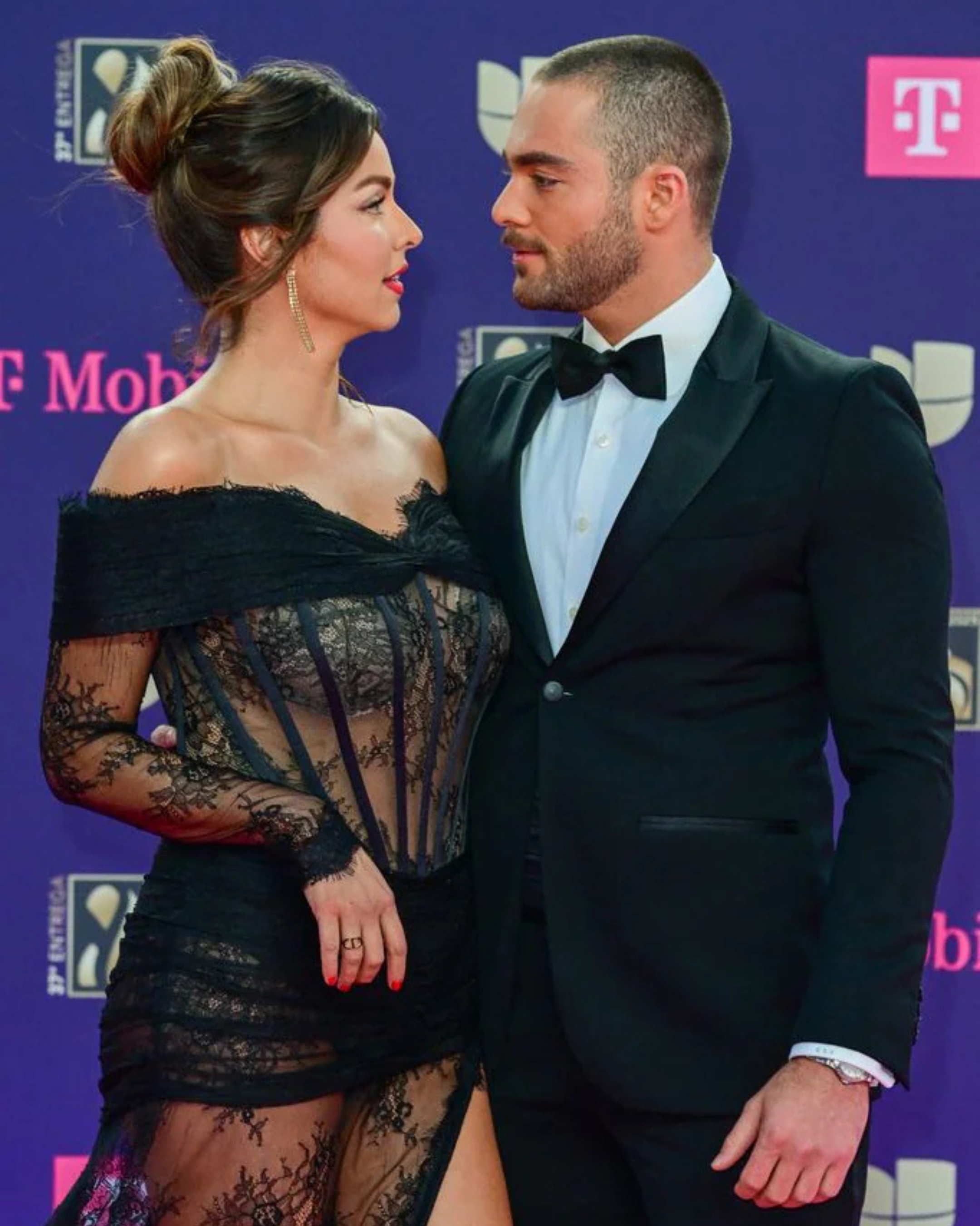 Claudia Martin y Carlos Said en Premios Lo Nuestro 2025
