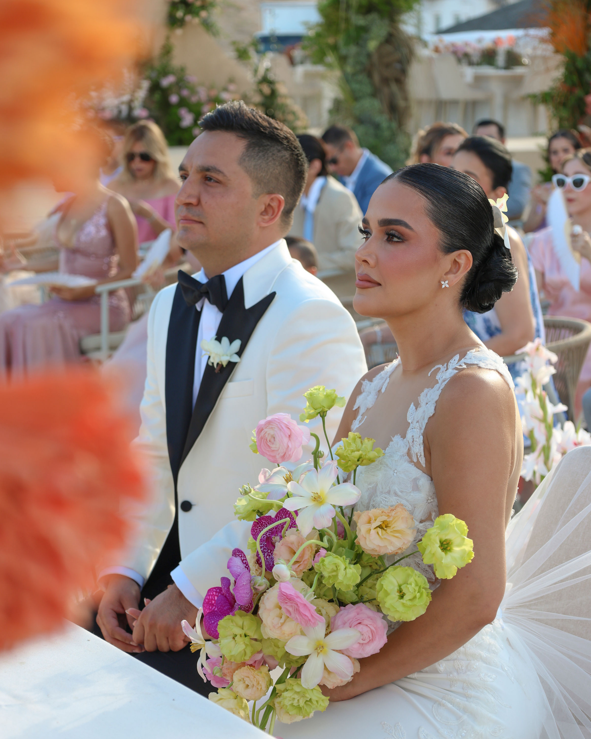 Josi Cuen con un traje sastre por Miguel Hernan para el día de su boda