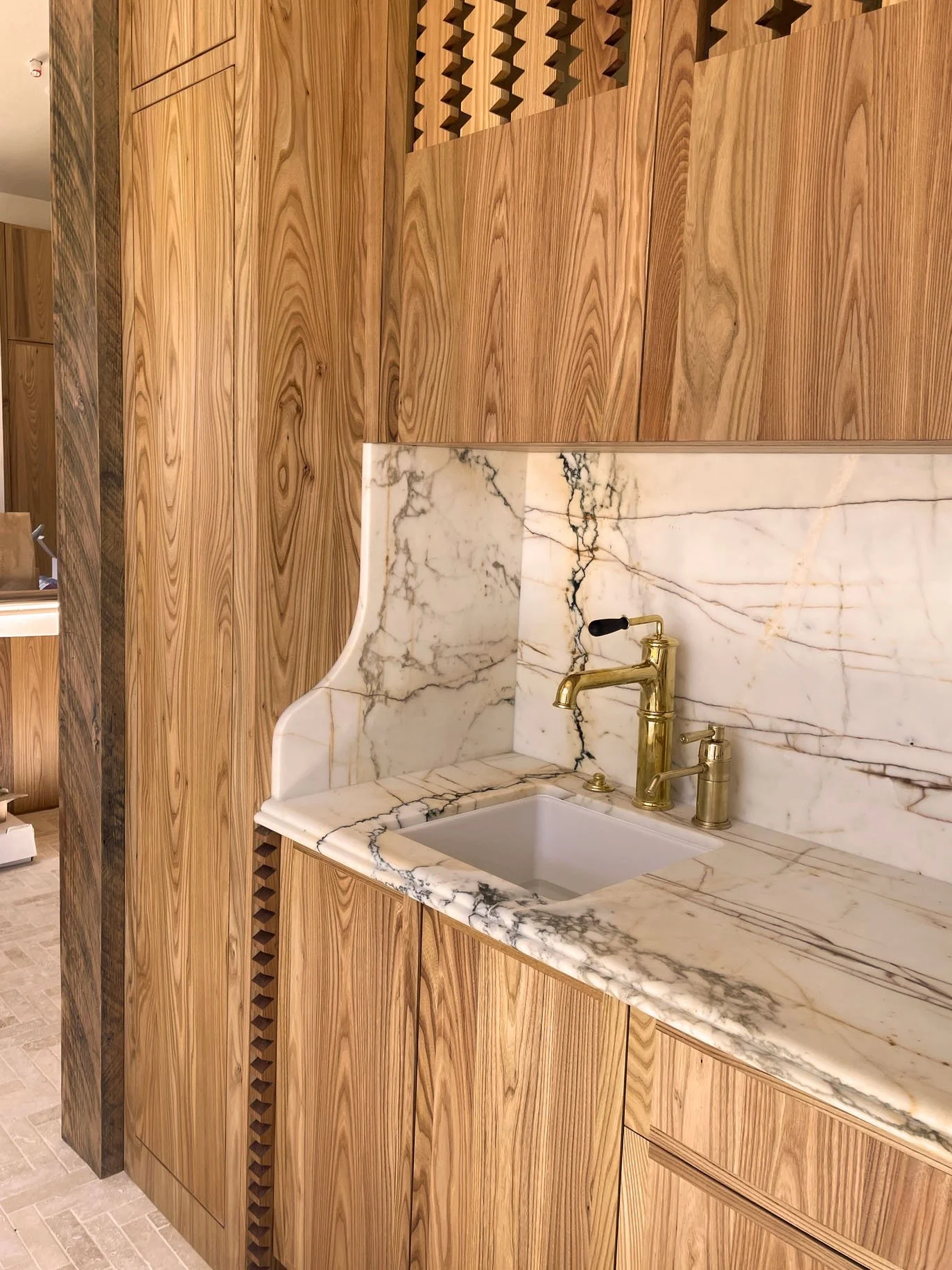 MillCreek_Kitchen_RedElm_Bar_Profile1.jpg