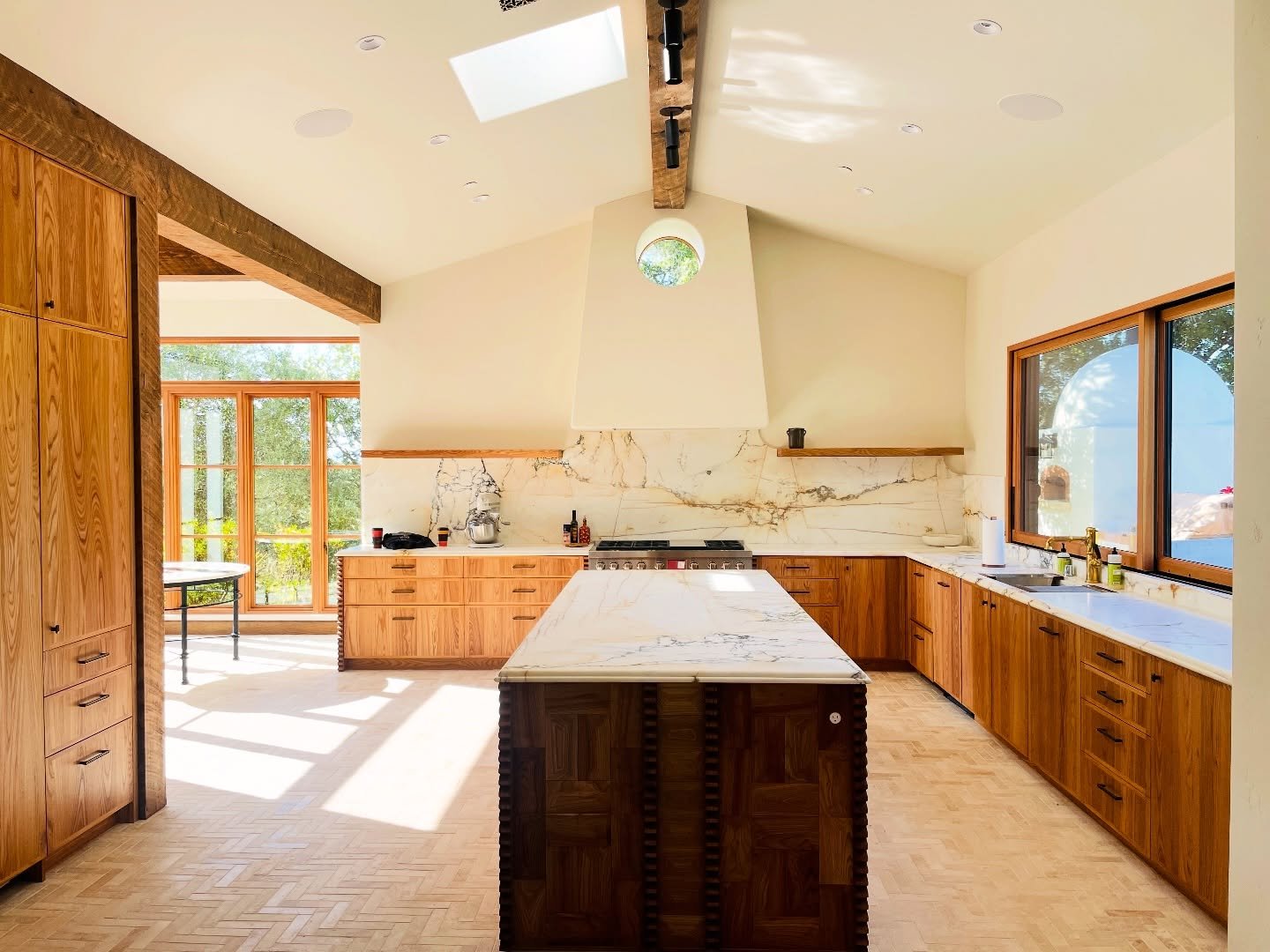 Photos of the finished red elm kitchen

Designed by: @studioplow 
GC: @grainbuilt