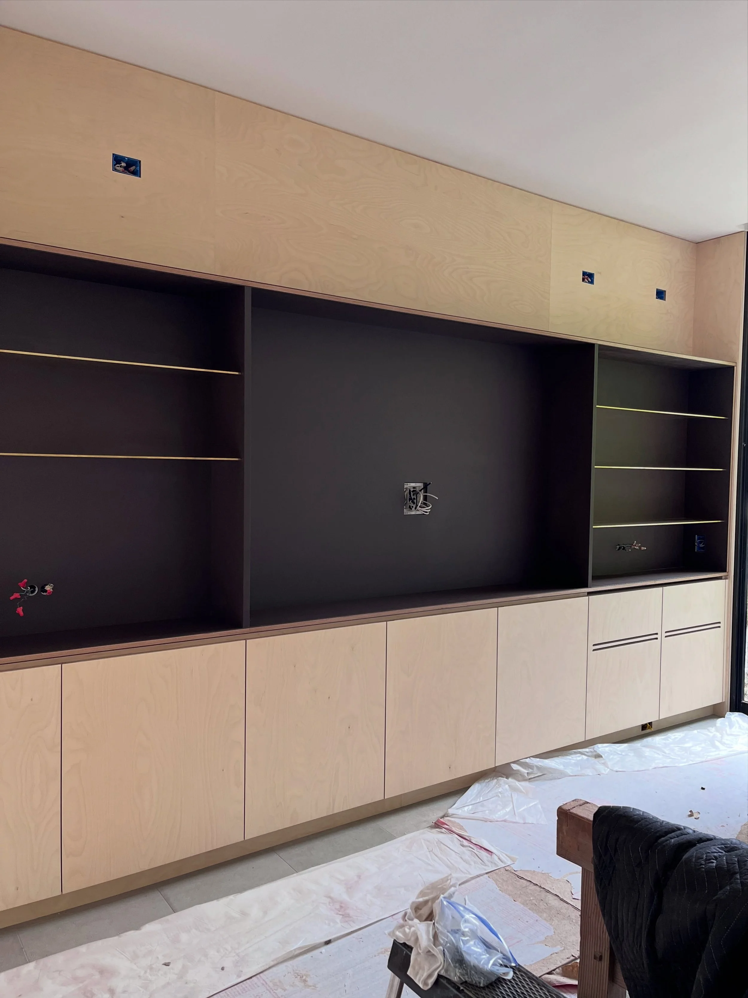 The custom built in for the living room. A mixture of baltic birch plywood and Richlite, with concealed pulls and vents for the electronics.

Architect: @hellandarchitecture
General Contractor: @kadonconstruction