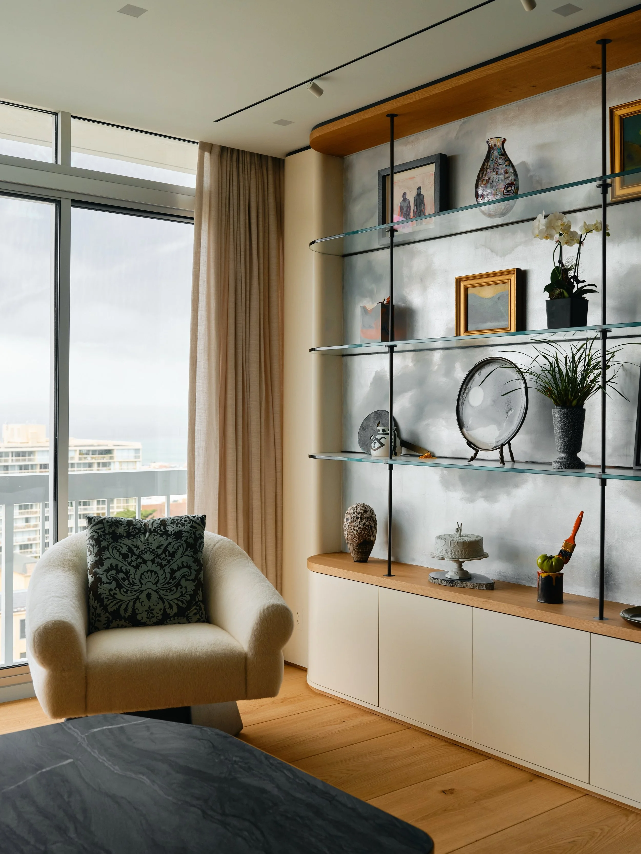 A tour through this amazing San Francisco condo. 

Architect: Lab Design Collaborative 
General Contractor: @crownconstructionsf 
Photography: @aysia
Metalwork: @irongrainoakland