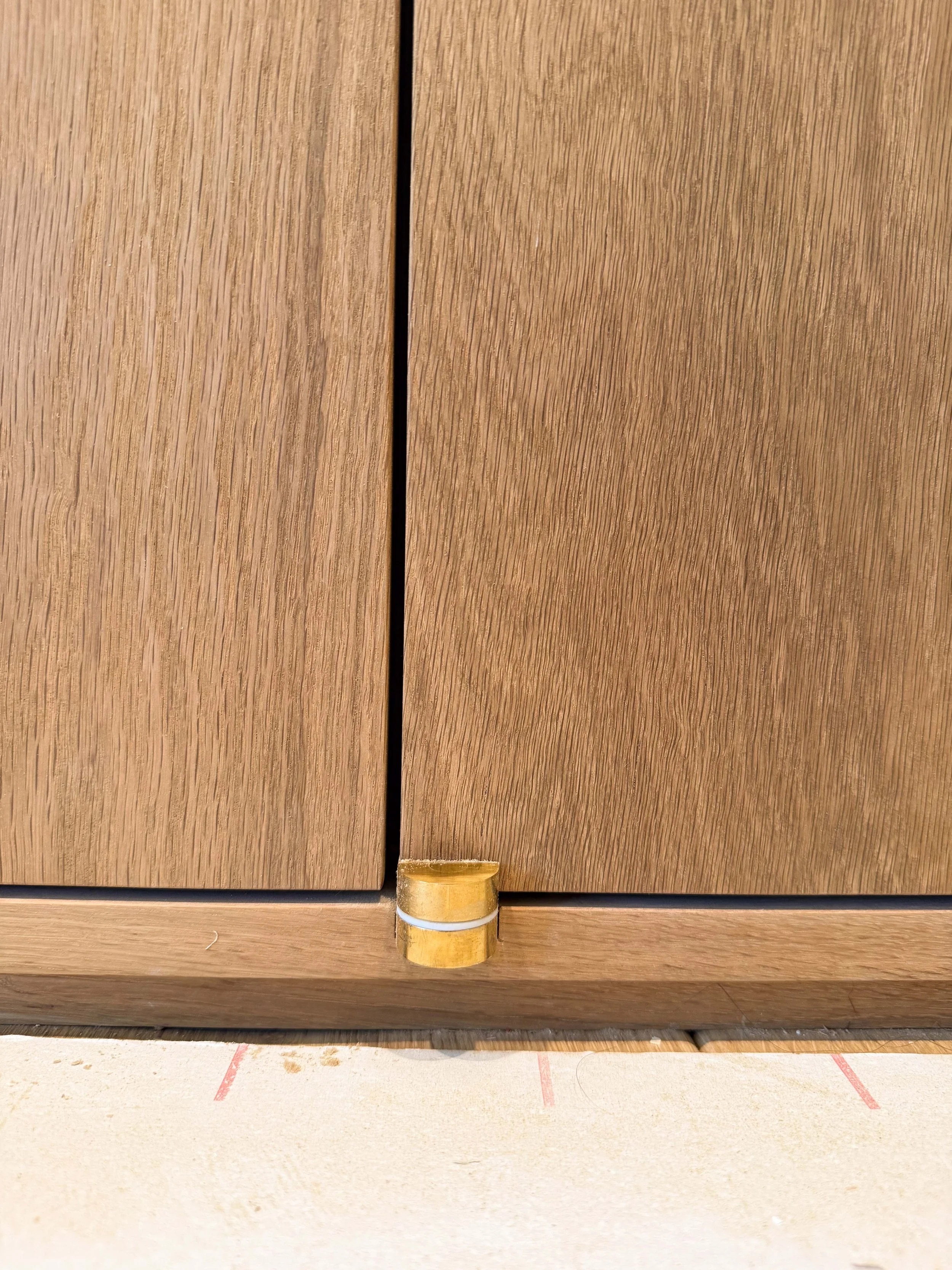 PacificHeights_WhiteOak_Casework_KnifeHinge.jpg