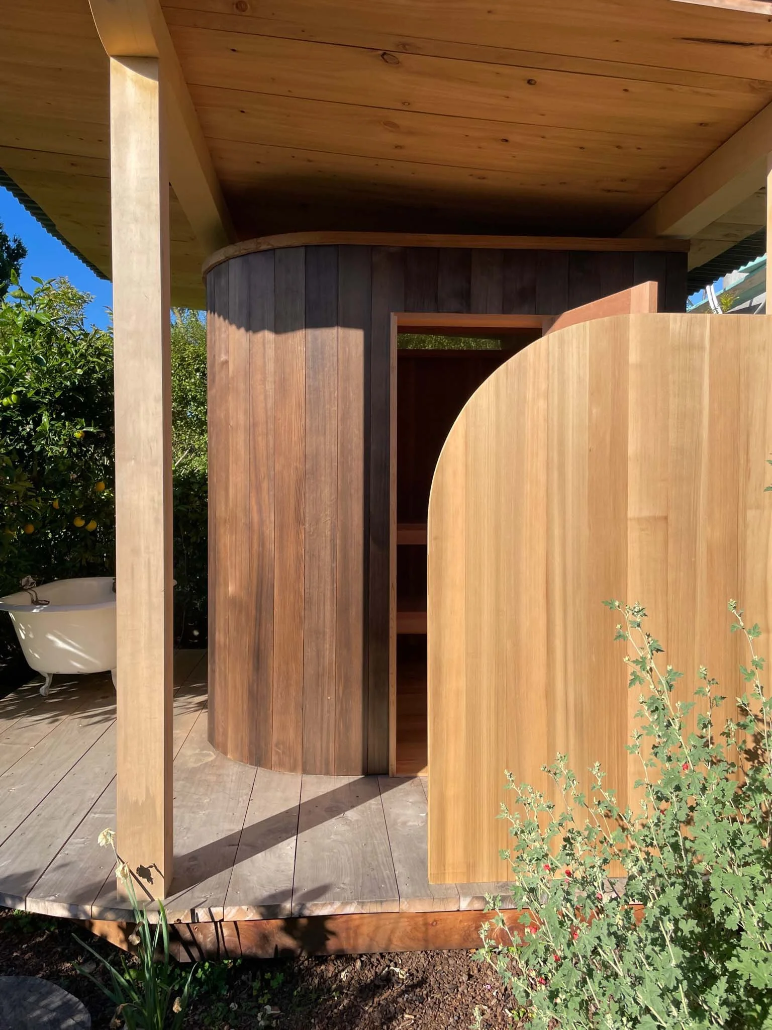 Sauna_CurvedWall.jpg
