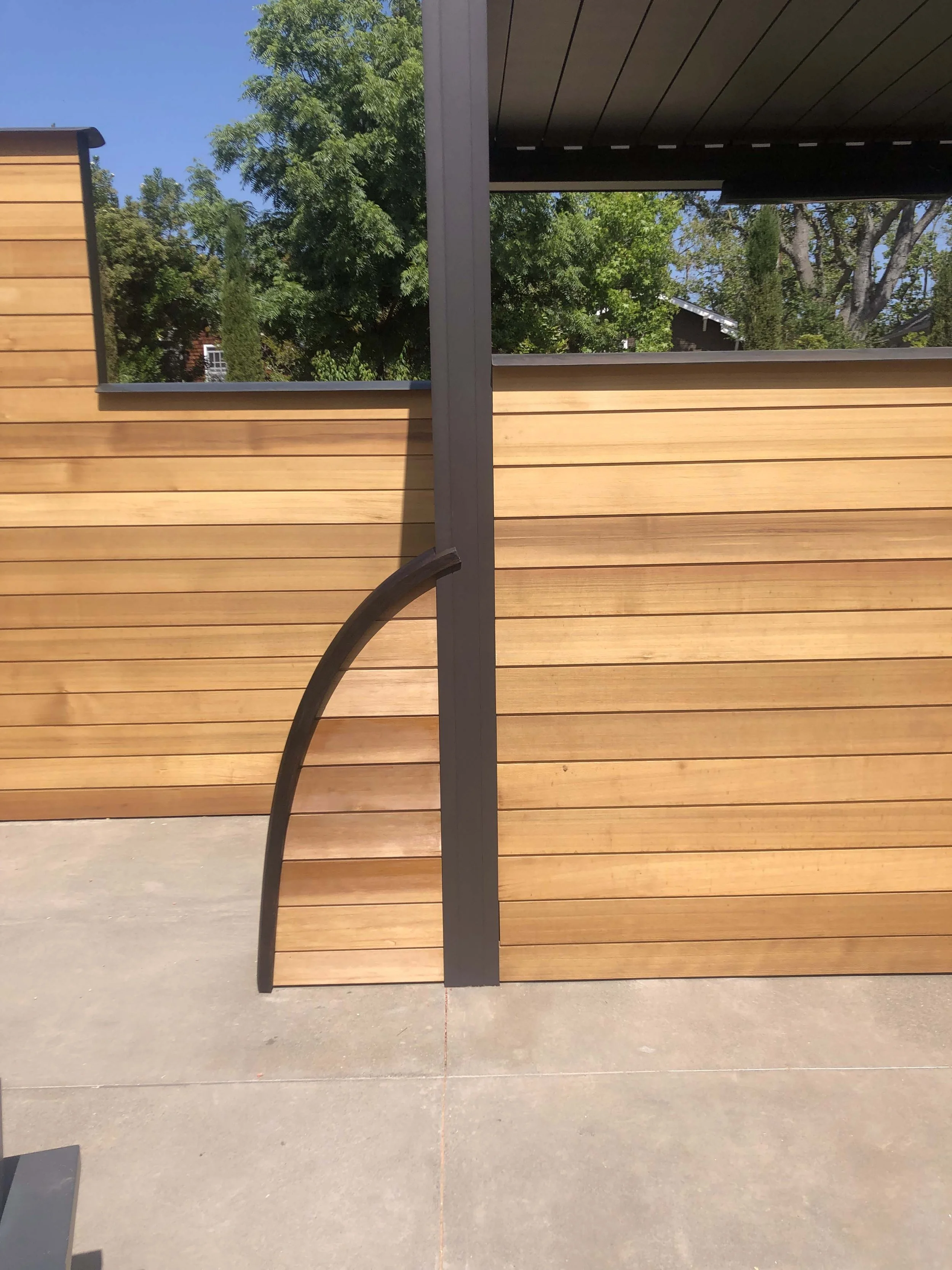 PoolToGarden_KneeWall.jpg