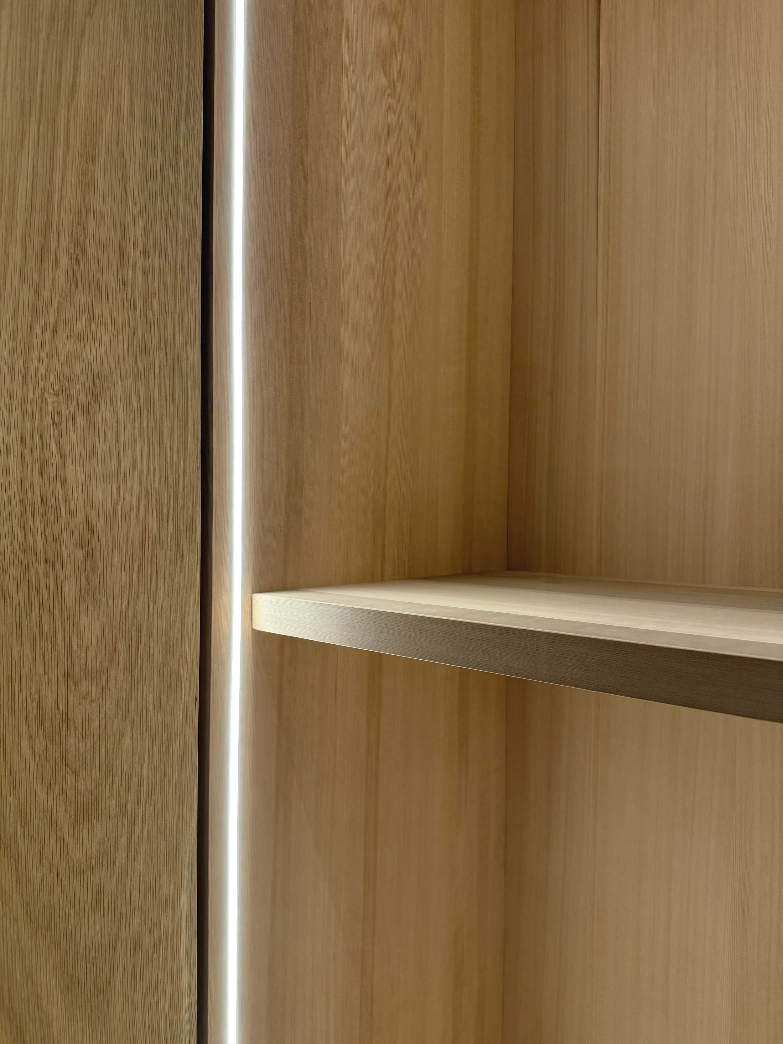 PacificHeights_WhiteOak_Closet_Detail_CloseUP.jpg