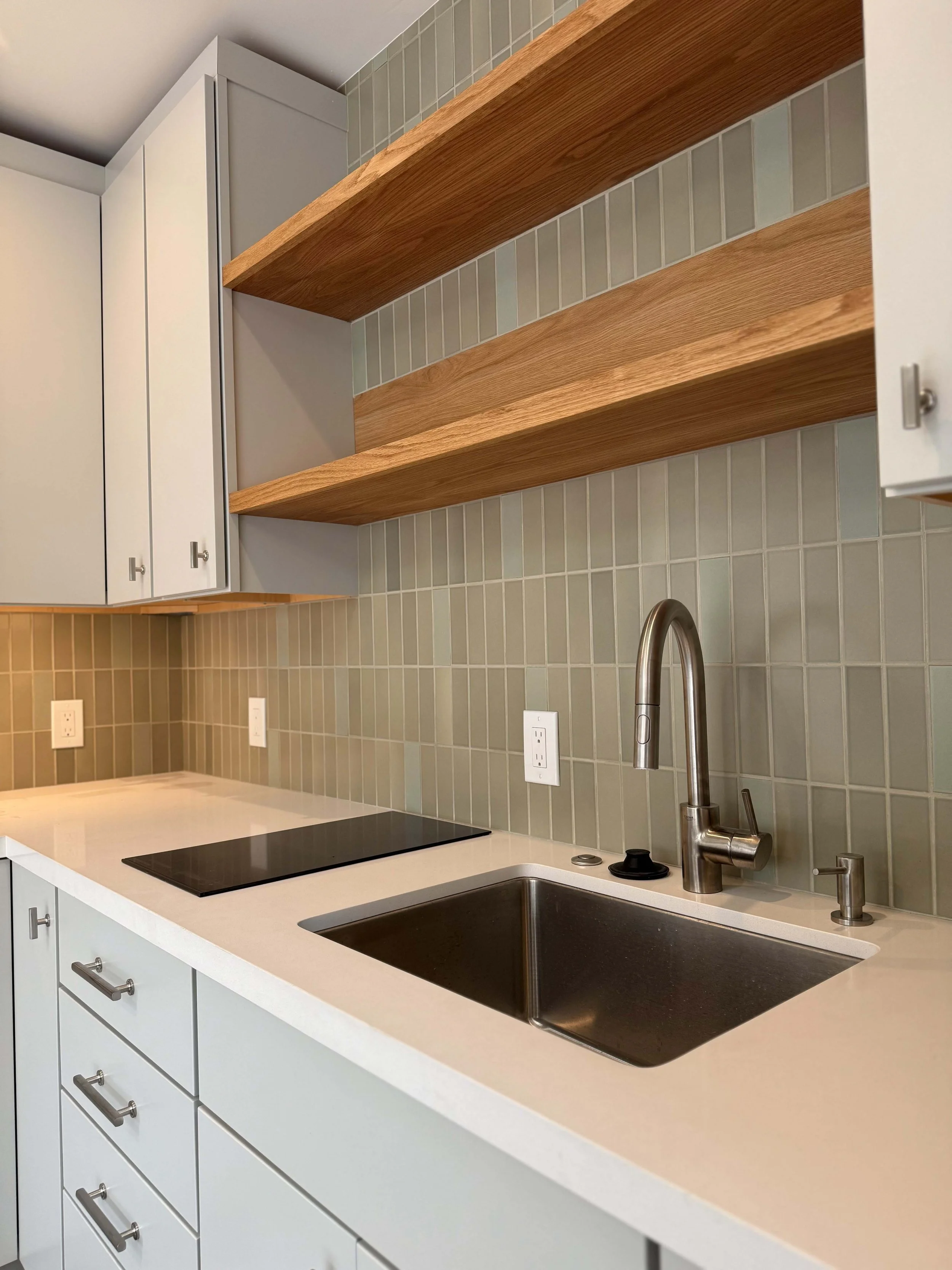 RockridgeADU_Kitchen_FloatingShelves.jpg