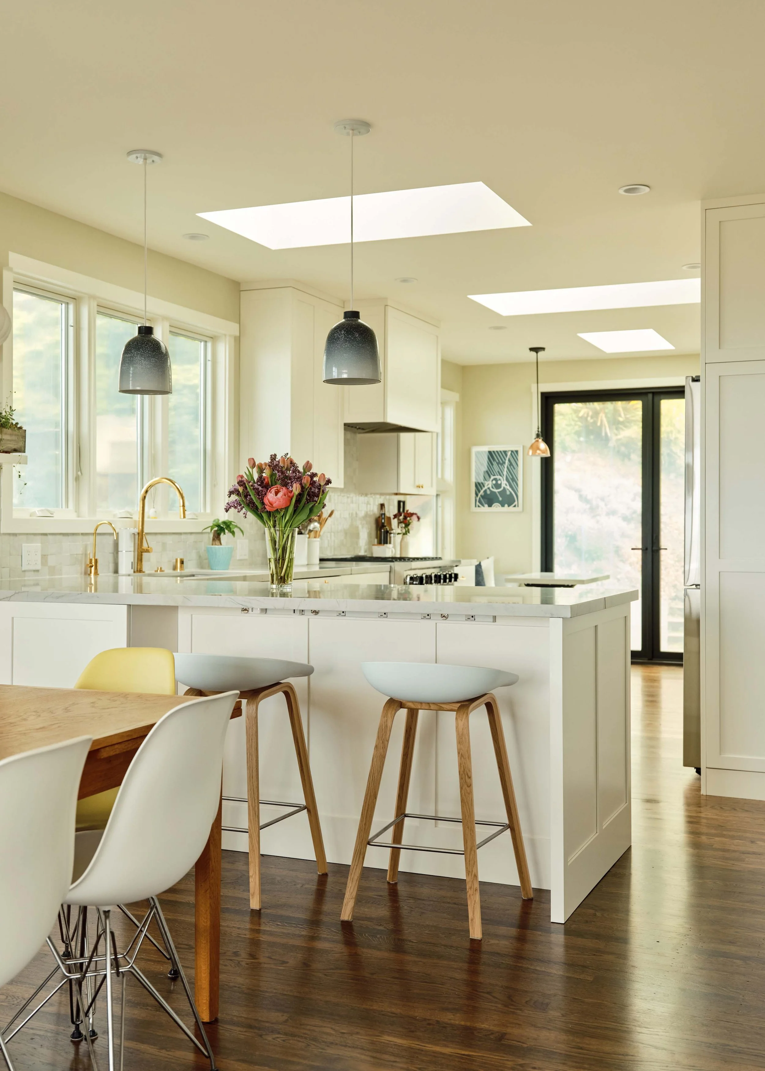 UpperRockridge_Kitchen_PeninsulaView.jpg