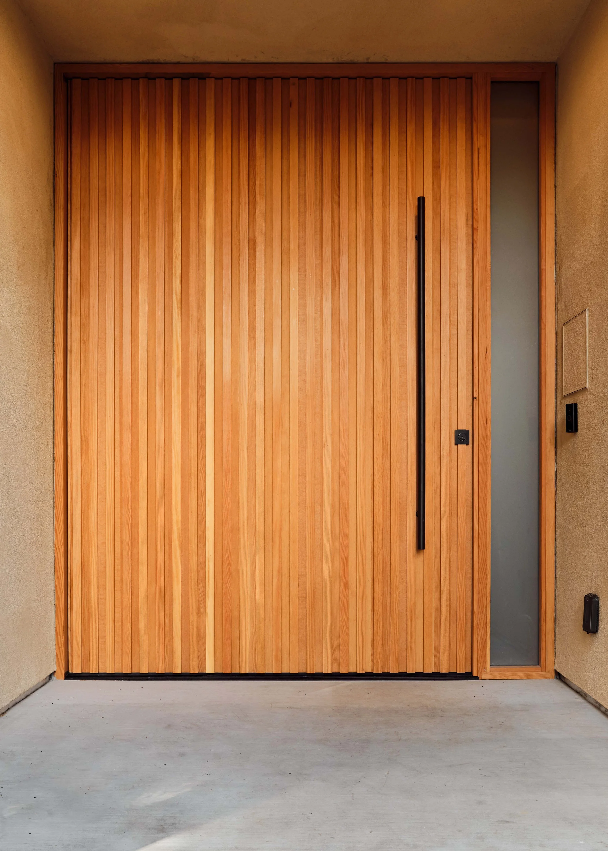 NoeValley_PivotDoor_Closed.jpg