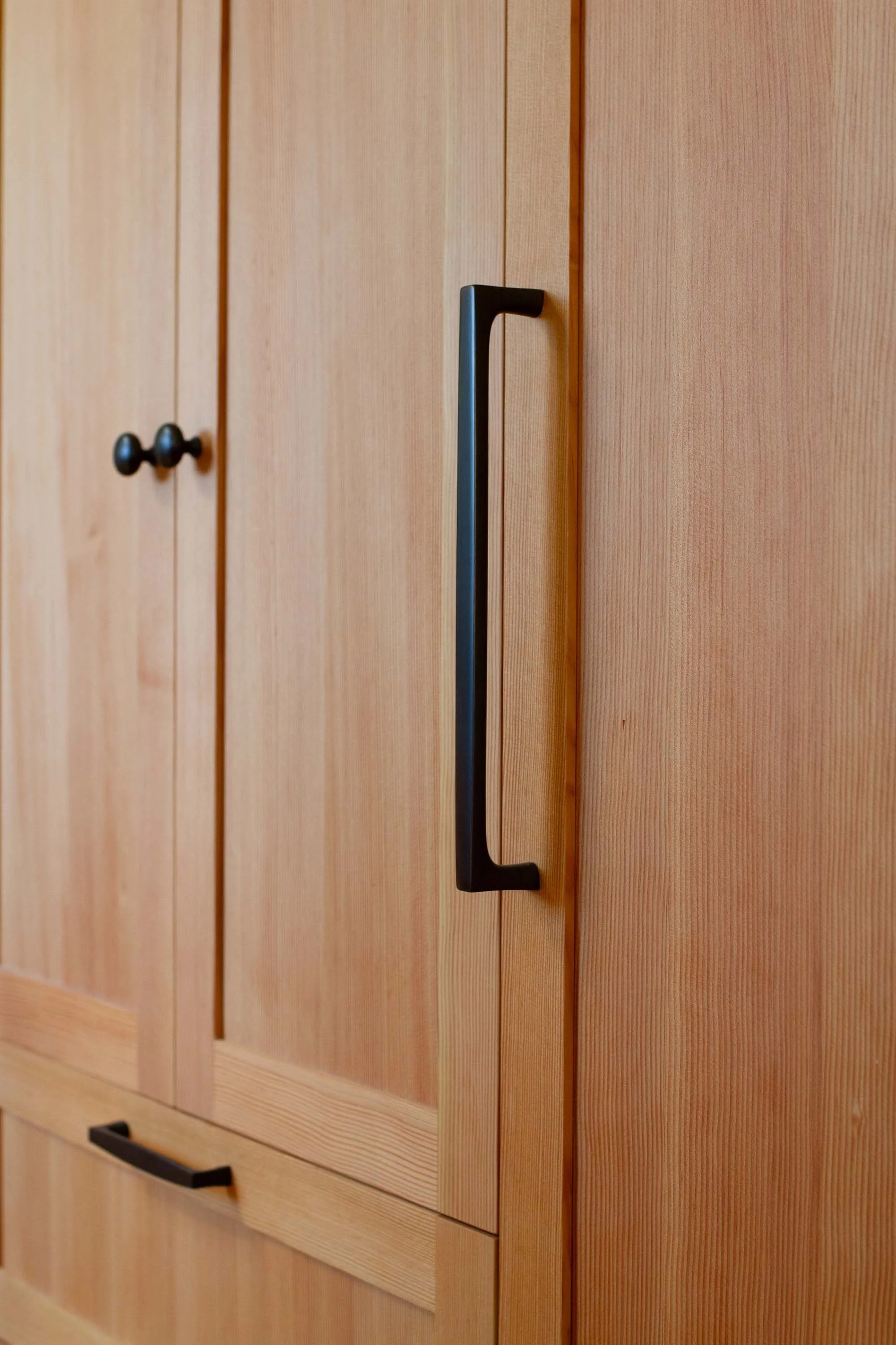 SouthBerkeley_Kitchen_Cabinet_HardwareDetail.jpg
