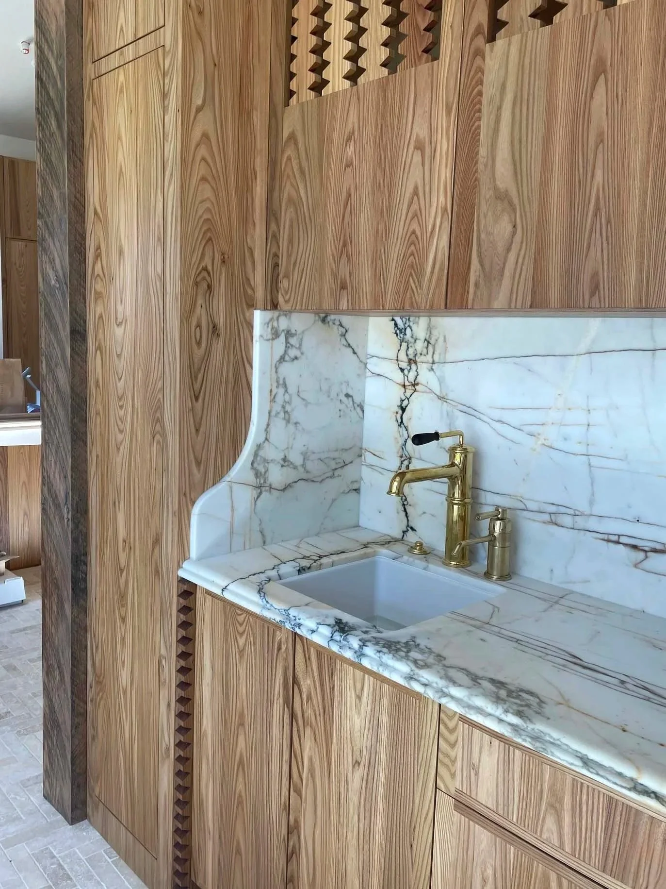 MillCreek_Kitchen_RedElm_Bar_Profile.jpg