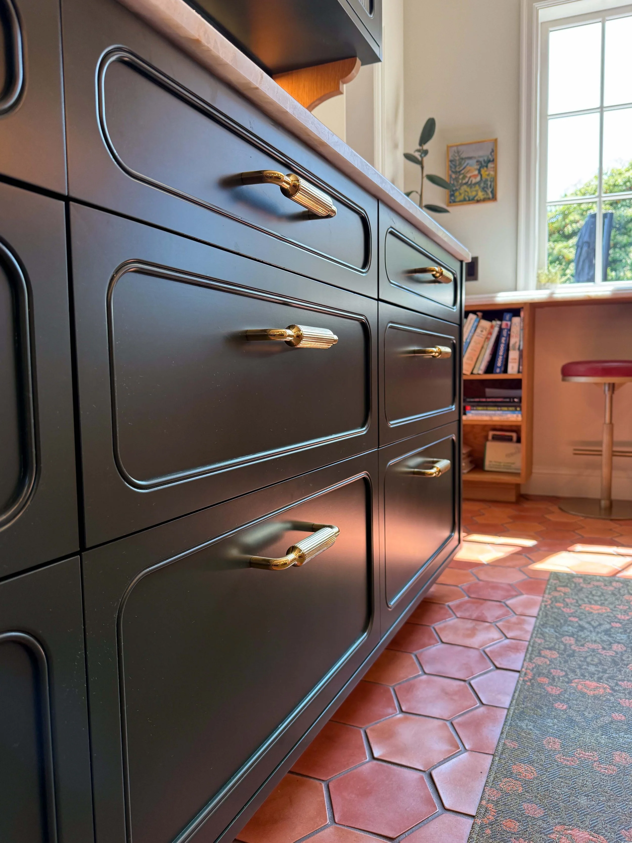 ColeValley_Kitchen_GreenCabinetry_SideView.jpg
