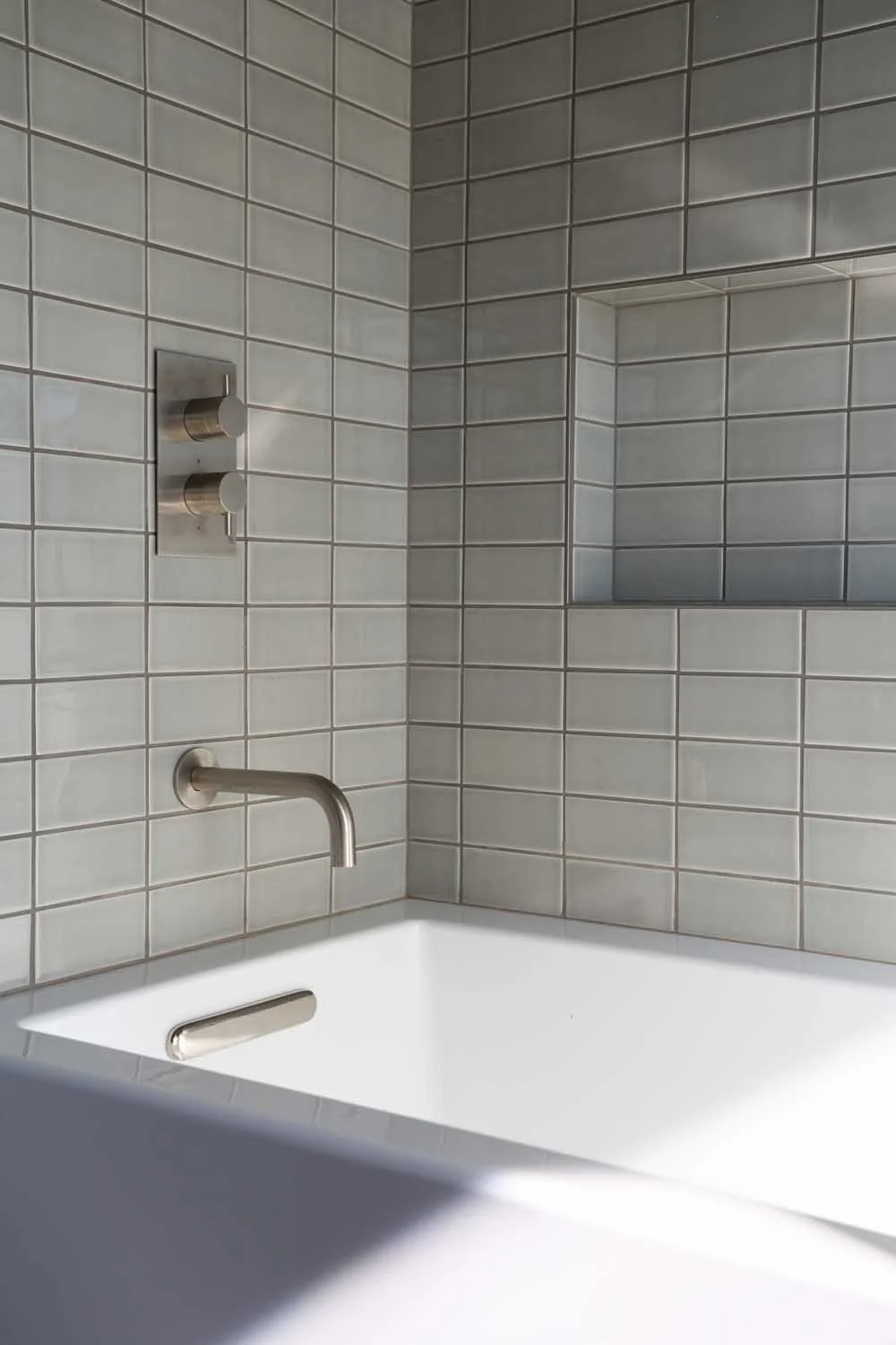 Berkeley_GuestBath_Tub.jpg