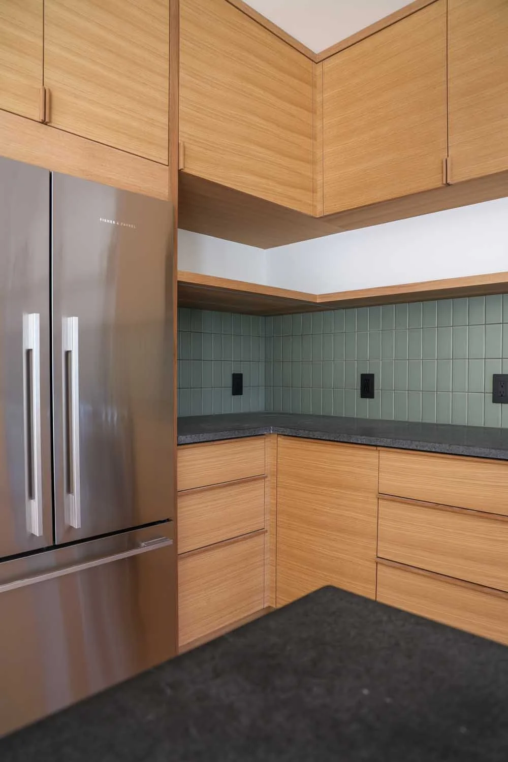 Berkeley_Kitchen_WhiteOakCabinets_Corner.jpg