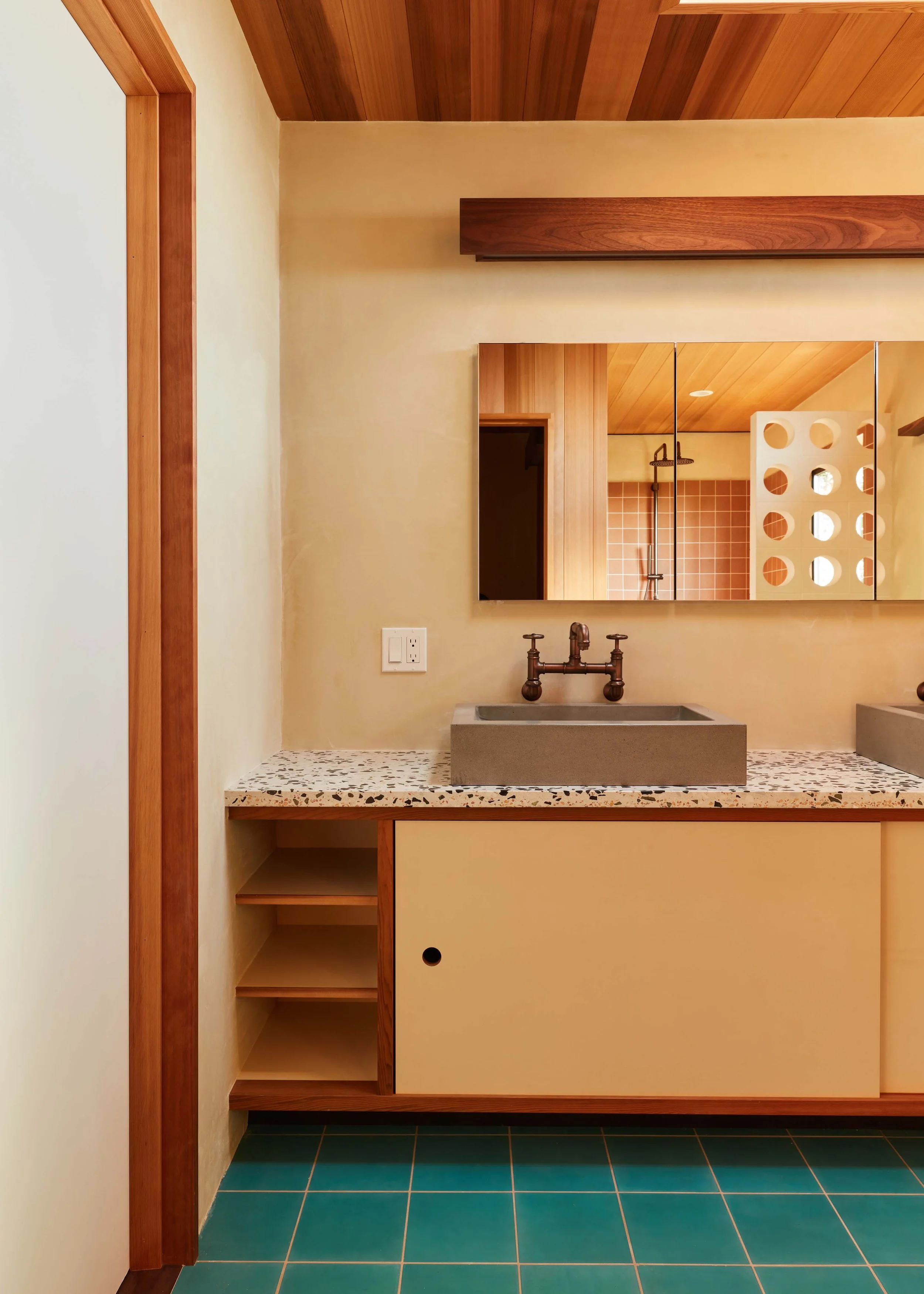 OaklandHills_Bathroom_Vanity_ConcreteSinks.jpg