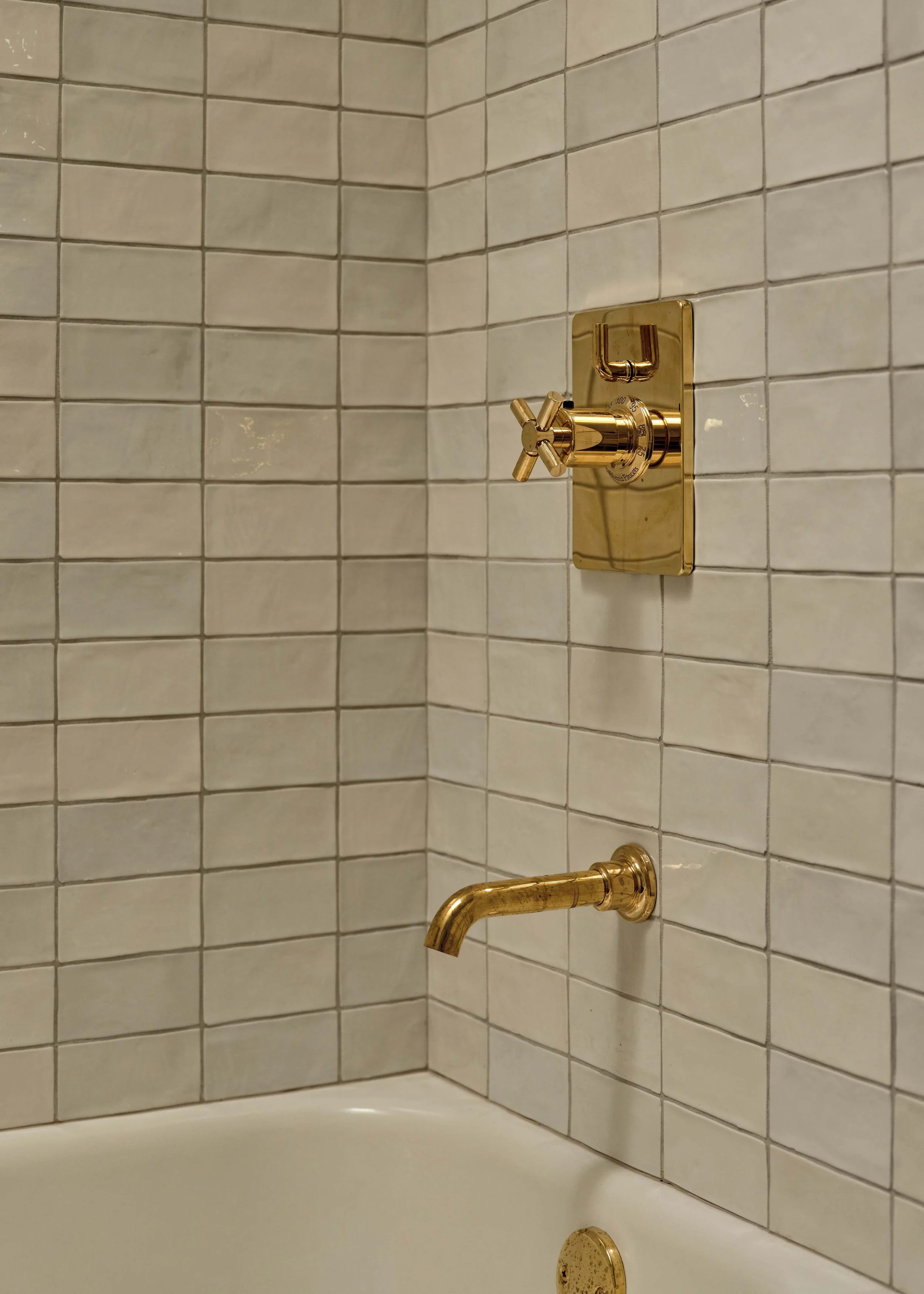 UpperRockridge_GuestBathroom_BrassFixtures.jpg