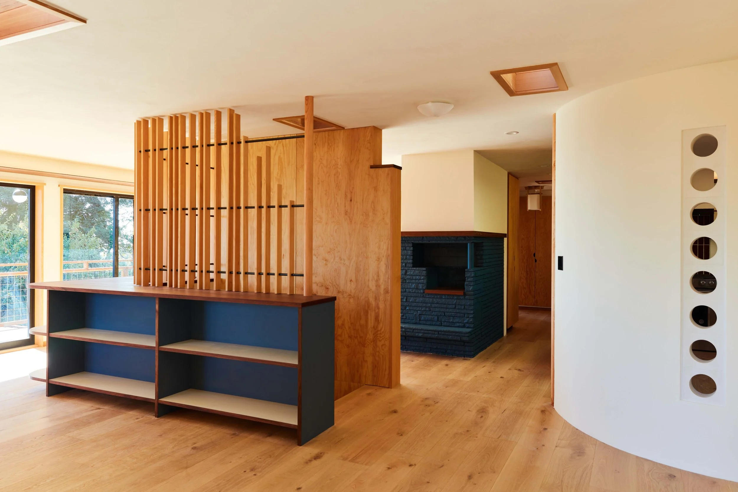 OaklandHills_Bookshelf_and_CurvedWall.jpg