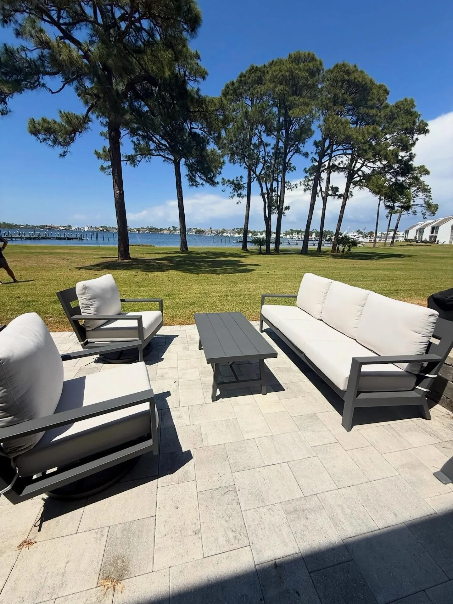 Patio is ready for summer, Hallelujah ☀️
.
.
.
#panamacityfl #miramarbeachfl #outdoorliving #patioinspo #patiofurniture