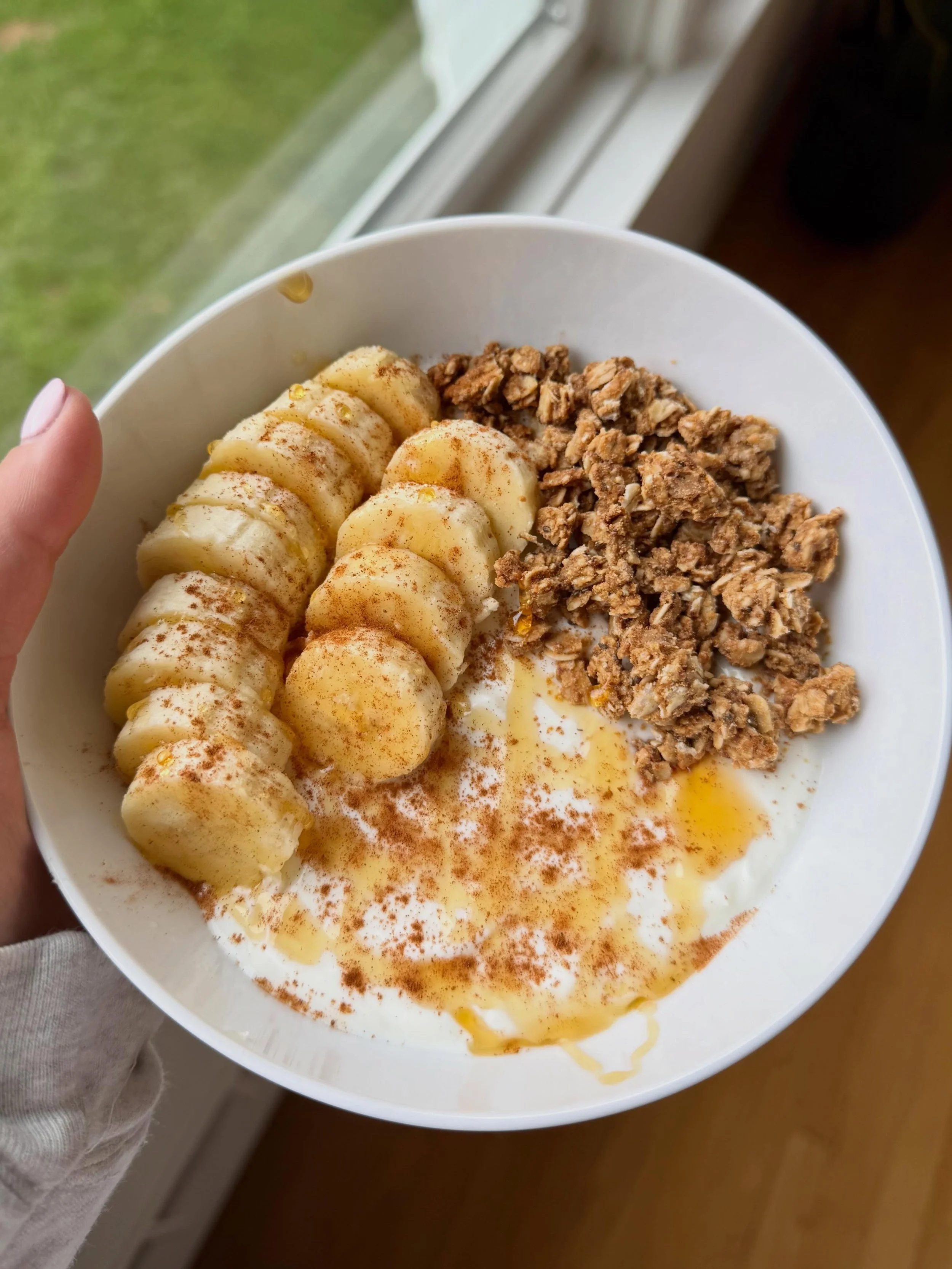 On a yogurt bowl kick lately 🫐🍌🥝🍯
Usual formula is 2% @fage + ground flax + @purely_elizabeth granola + fruit + honey drizzle 💫