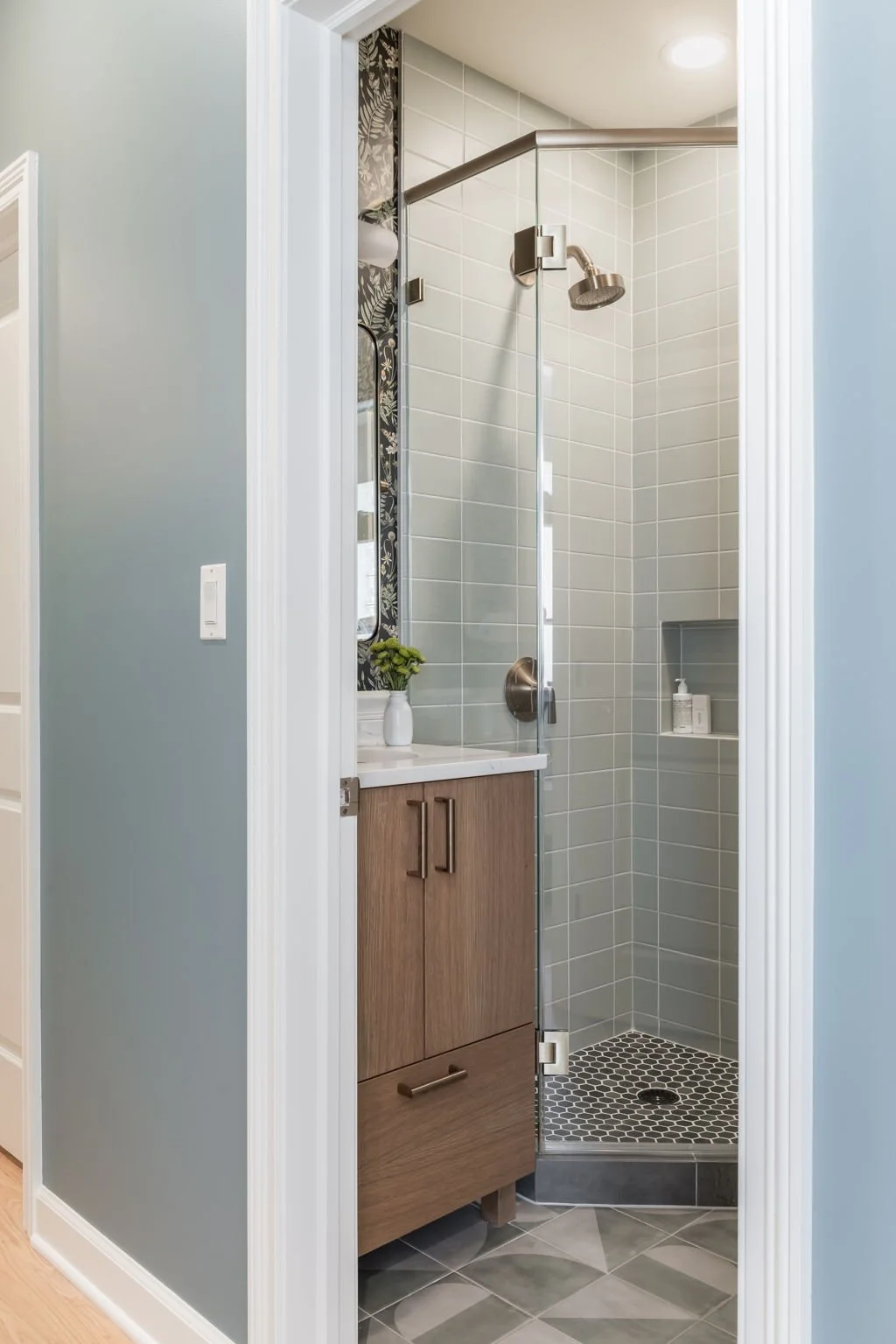 14-web-or-mls-924-s-carpenter-st-2.jpg