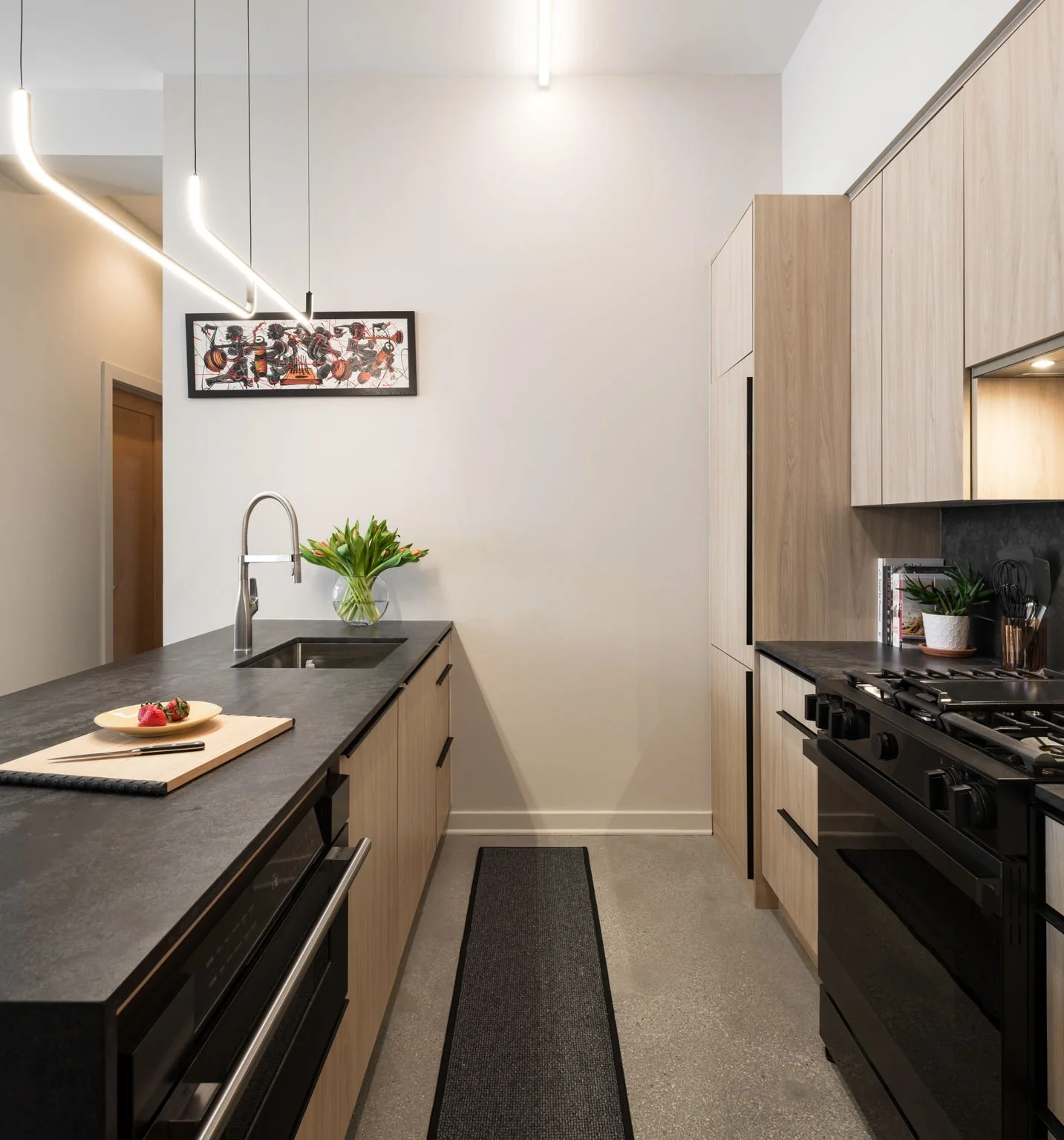 32-web-or-mls-939-w-madison-st-301.jpg