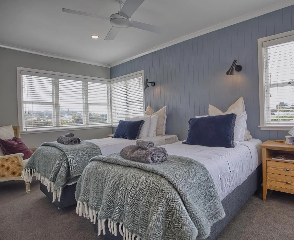 Travelling with your bestie but don&rsquo;t fancy paying for two rooms? 🥂✨

At KiwiHouse, you can enjoy the best of both worlds! Our plush Super King beds can be transformed into two luxurious King Singles, so you can share a room without sharing a 