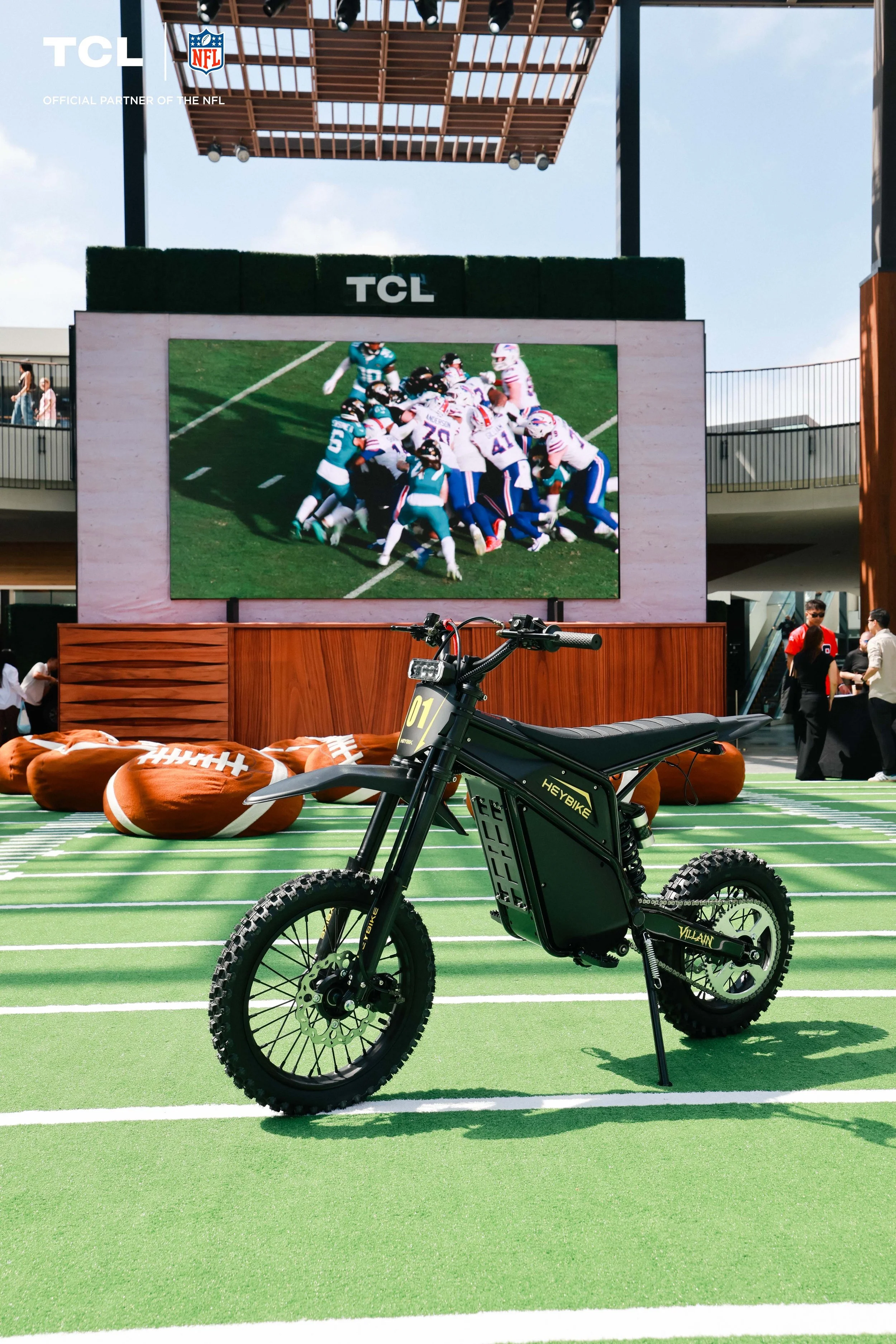 TCL-NFL44.jpg